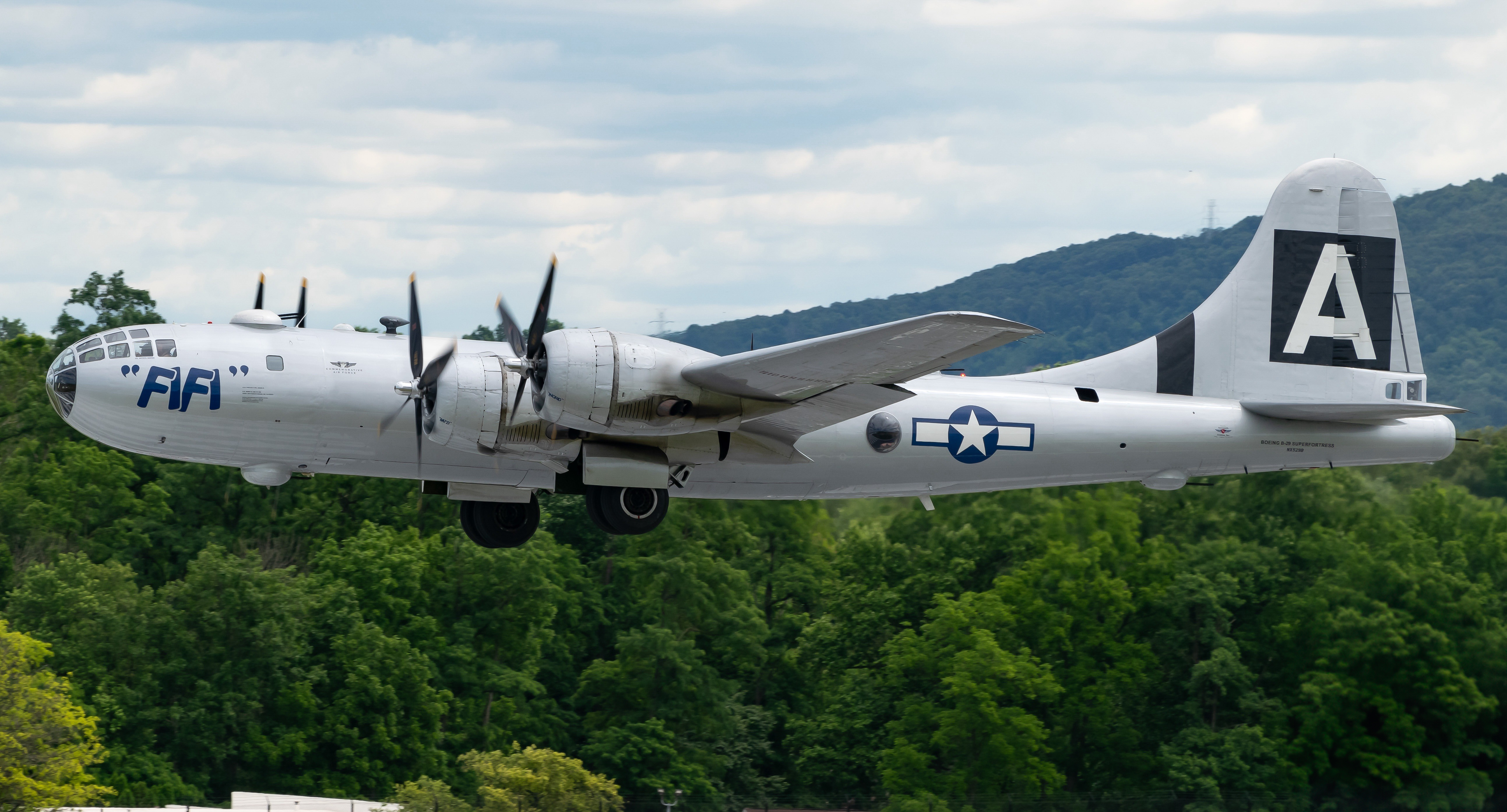 Full size: Commemorative Air Force Boeing B-29 SuperFortress NX529B at Reading Regional Airport/Carl A Spaatz Field