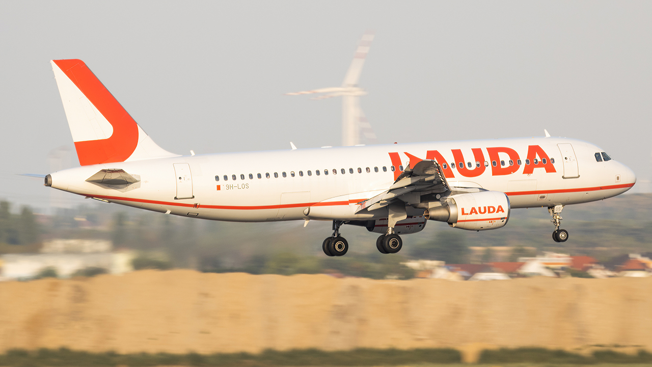 Full size: Lauda Air Airbus A320 9H-LOS at Vienna International Airport