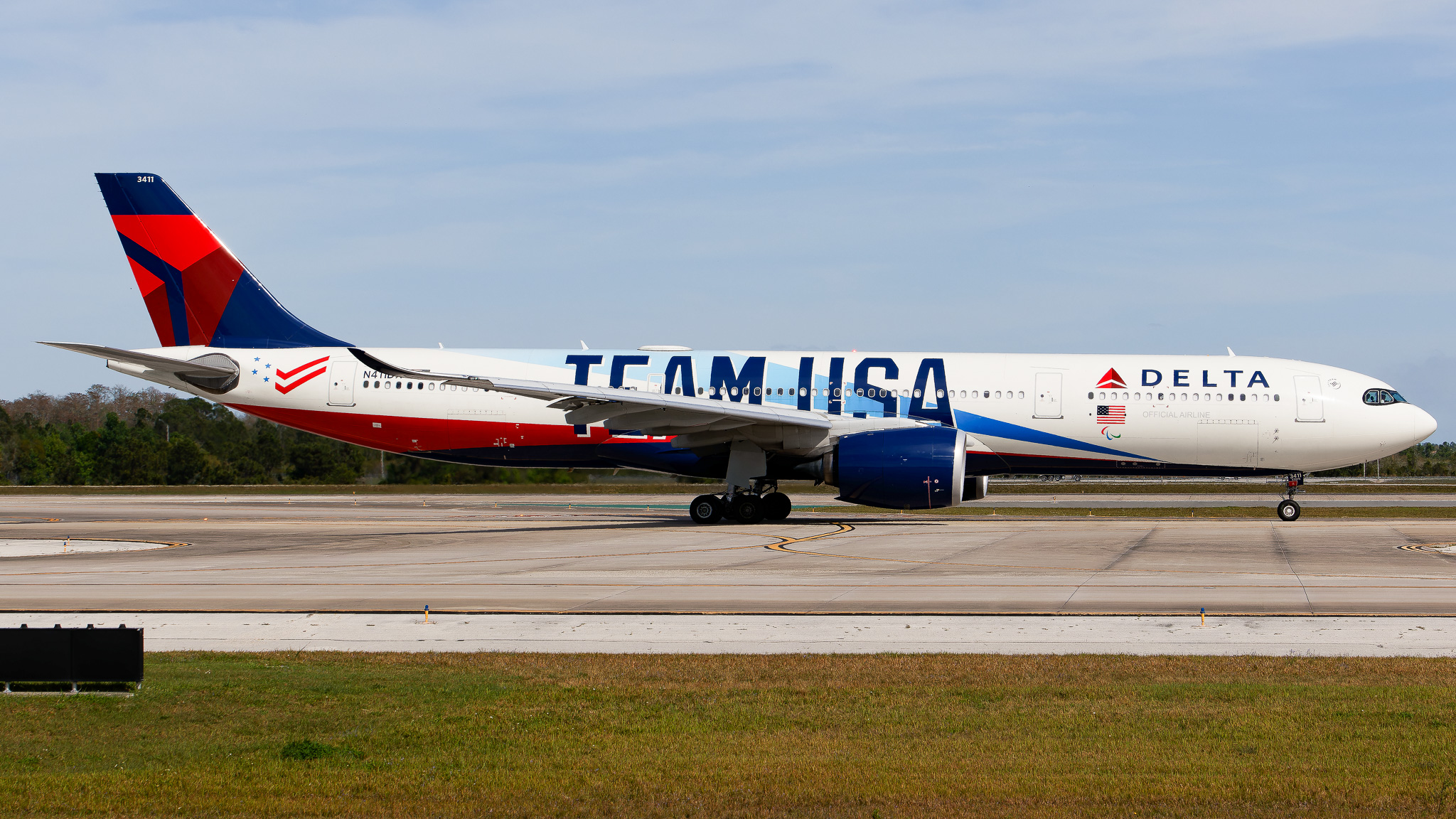 Full size: Delta Airlines Airbus A330-900 N411DX at Orlando International Airport