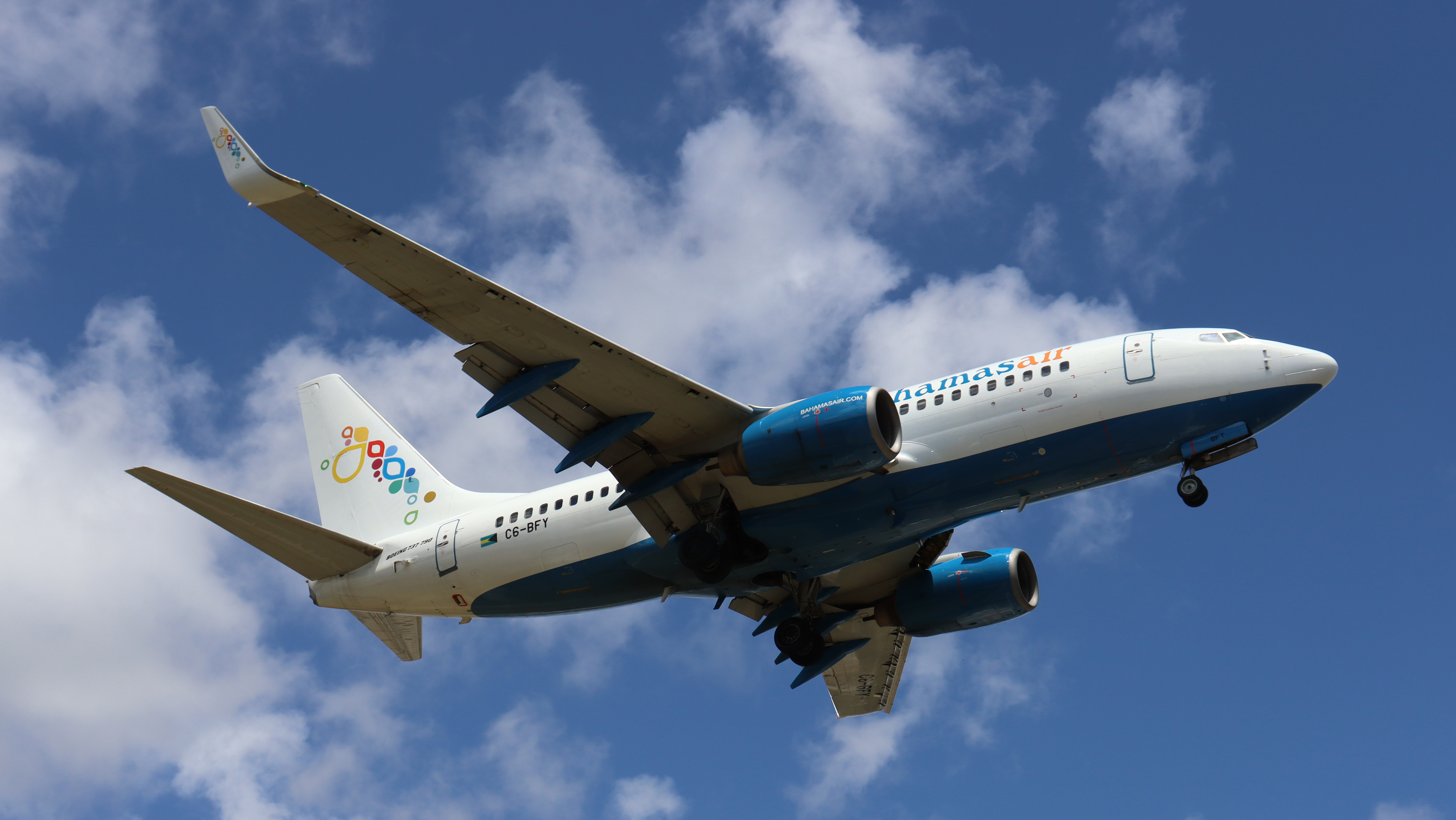 Full size: Bahamasair Boeing 737-700 C6-BFY at Fort Lauderdale/Hollywood International Airport