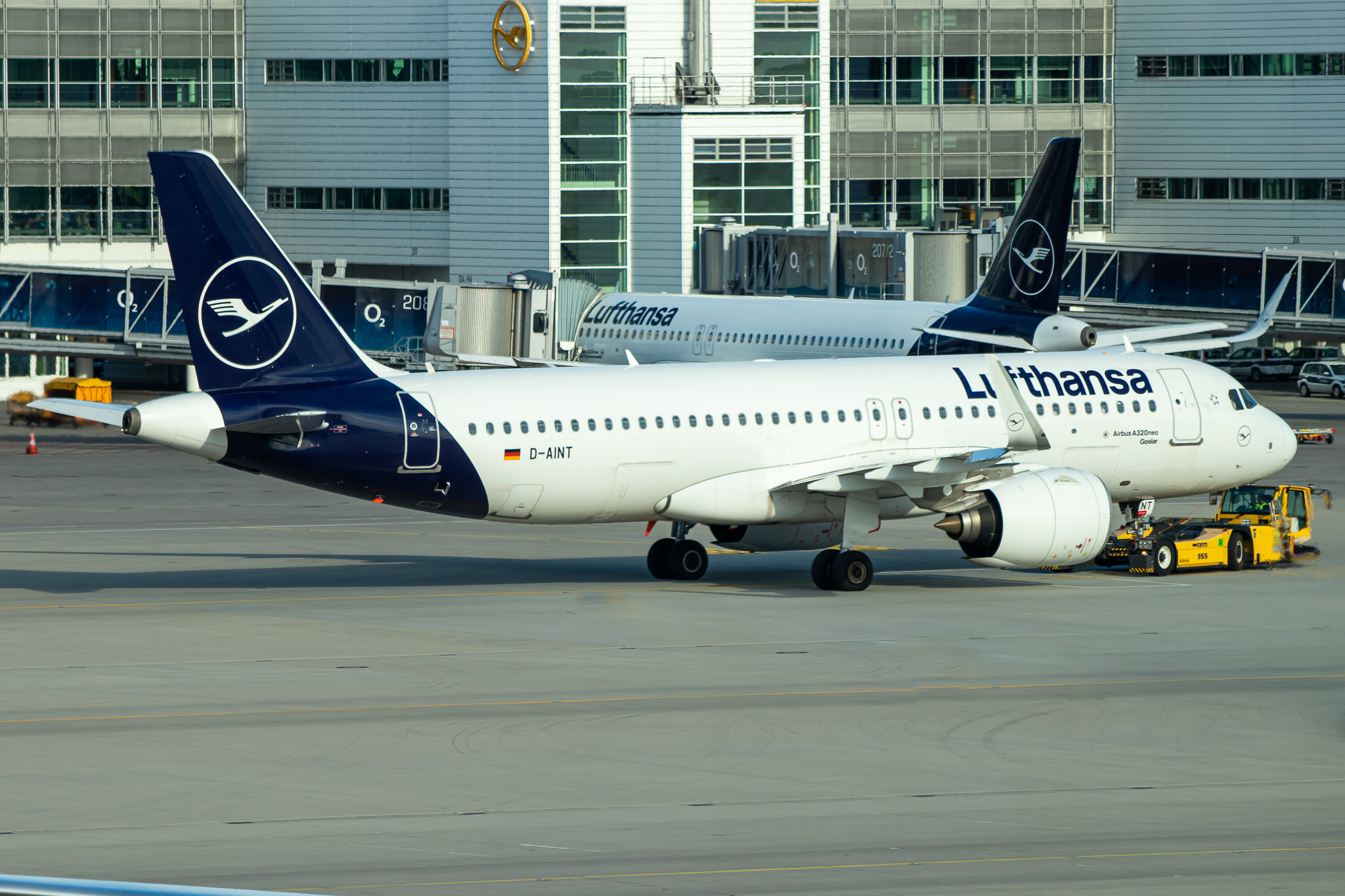 Full size: Lufthansa Airbus A320NEO D-AINT at Munich International Airport