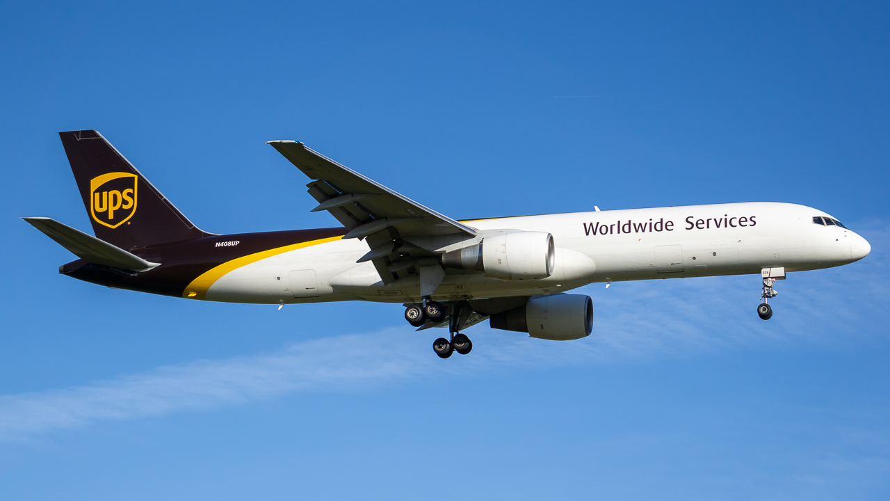Full size: United Parcel Service Boeing 757-200 N408UP at Theodore Francis Green State Airport