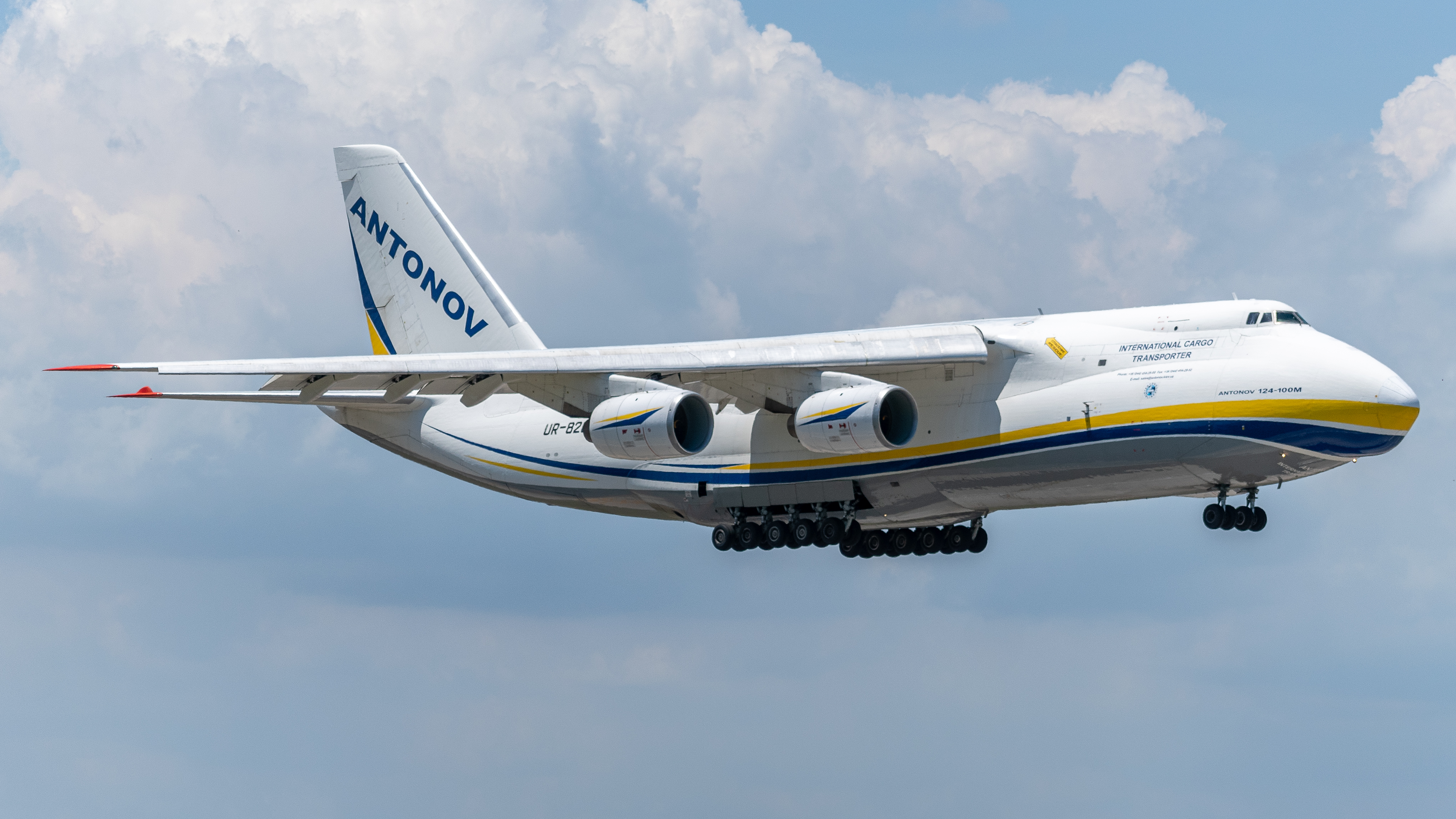 Full size: Antonov Airlines Antonov An-124 UR-82007 at Miami International Airport