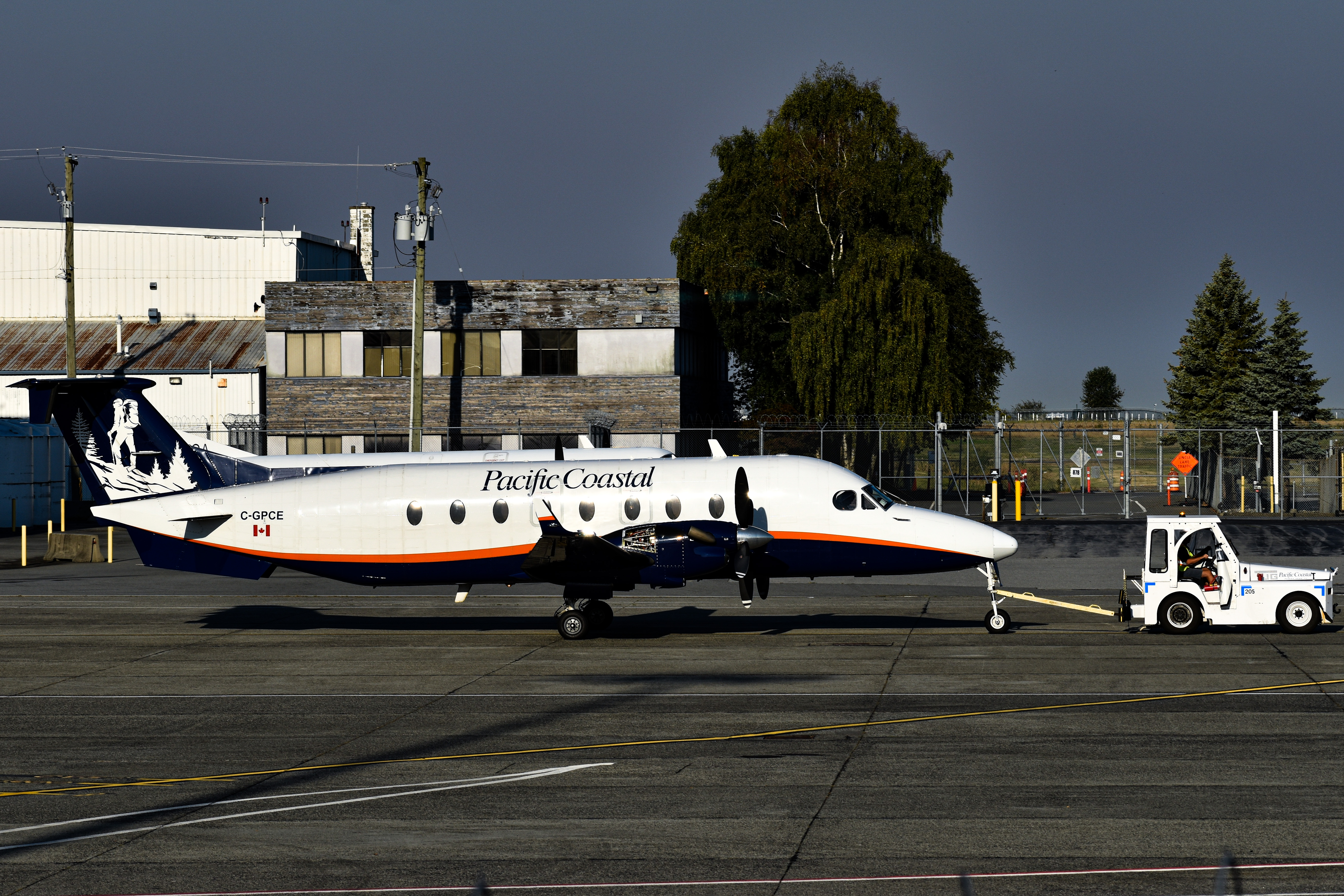 Full size: Pacific Coastal Airlines Beechcraft 1900 C-GPCE at Vancouver International Airport