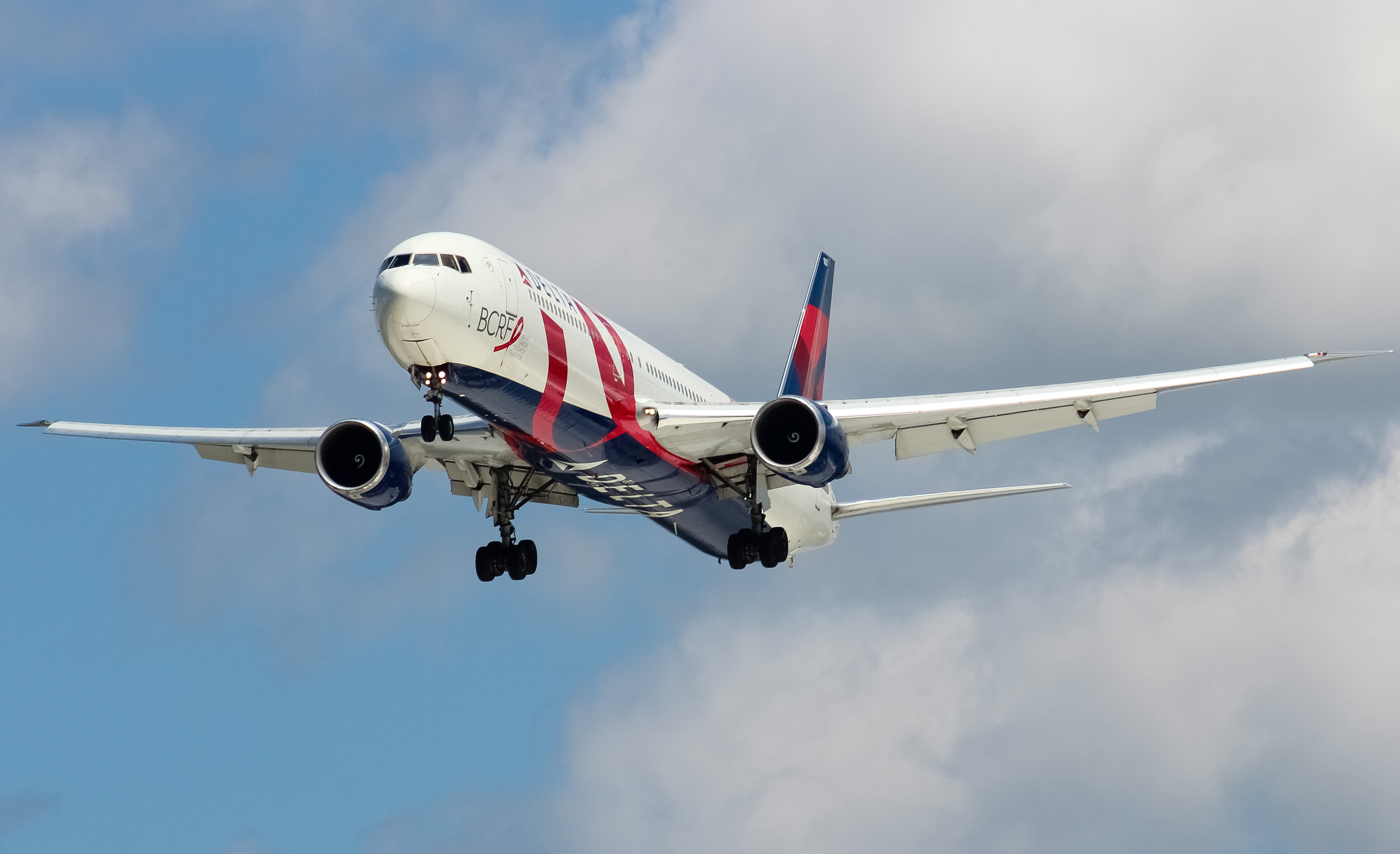 Full size: Delta Airlines Boeing 767-400ER N845MH at Cincinnati/Northern Kentucky International Airport
