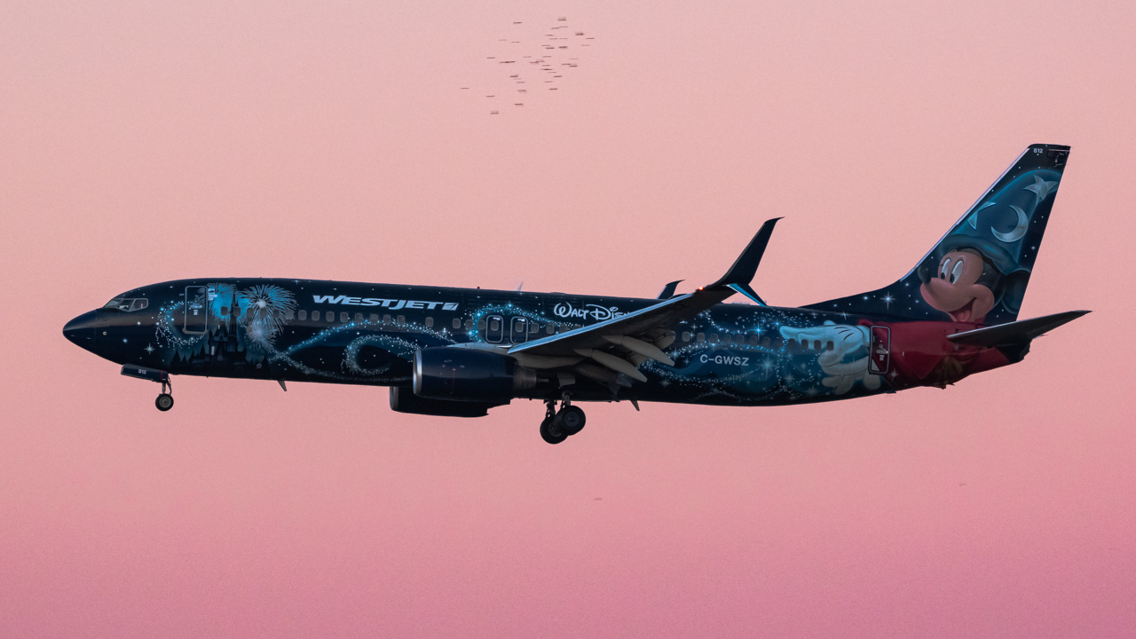Full size: WestJet Boeing 737-800 C-GWSZ at Hartsfield-Jackson Atlanta International Airport