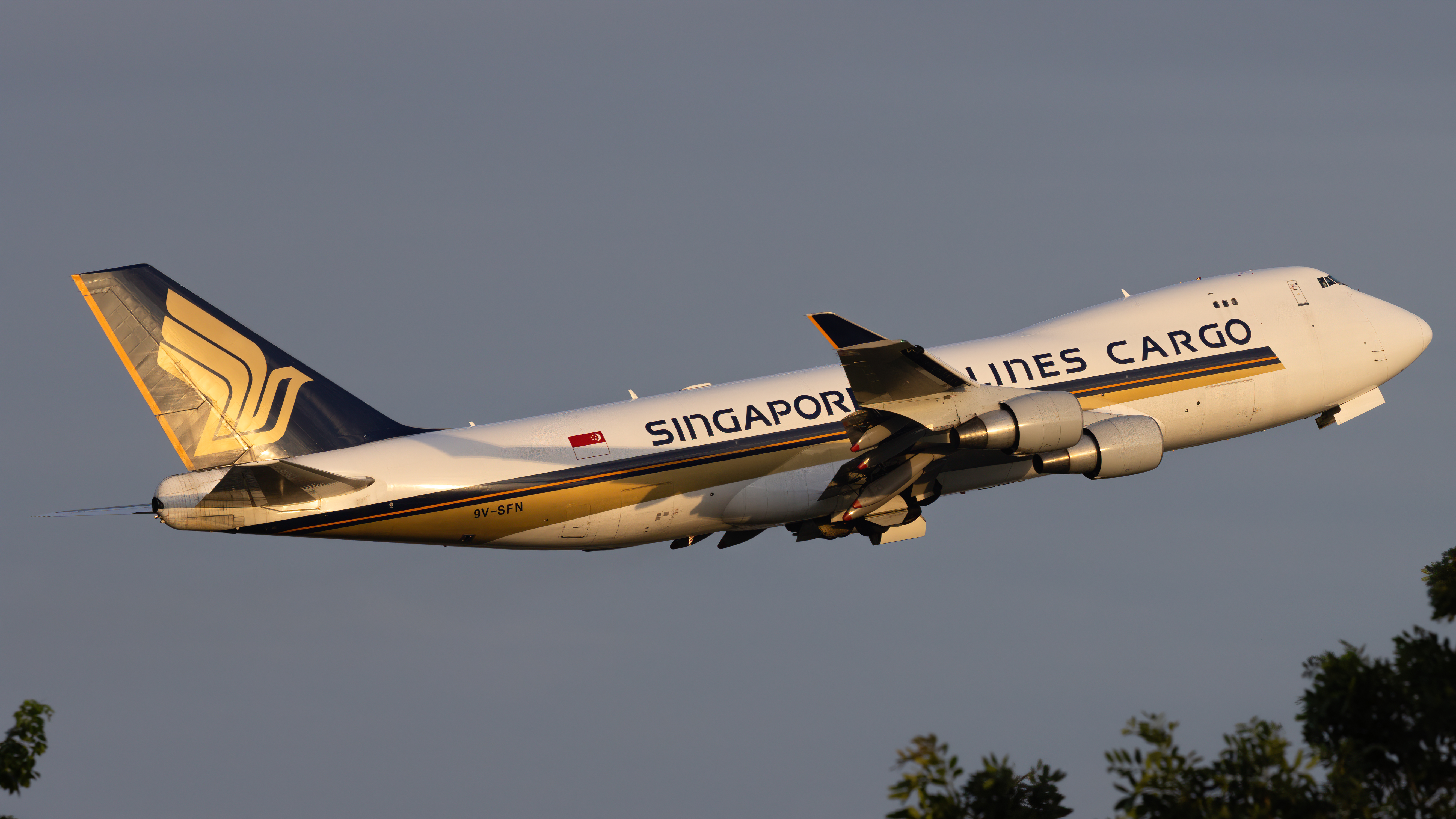 Full size: Singapore Airlines Cargo Boeing 747-400F 9V-SFN at Singapore-Changi Airport