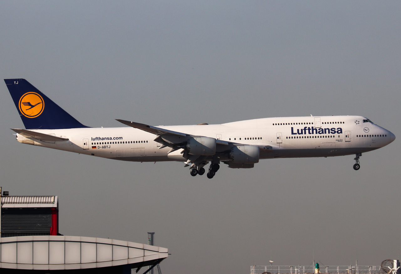 Full size: Lufthansa  Boeing 747-8i D-ABYJ at Hong Kong International Airport