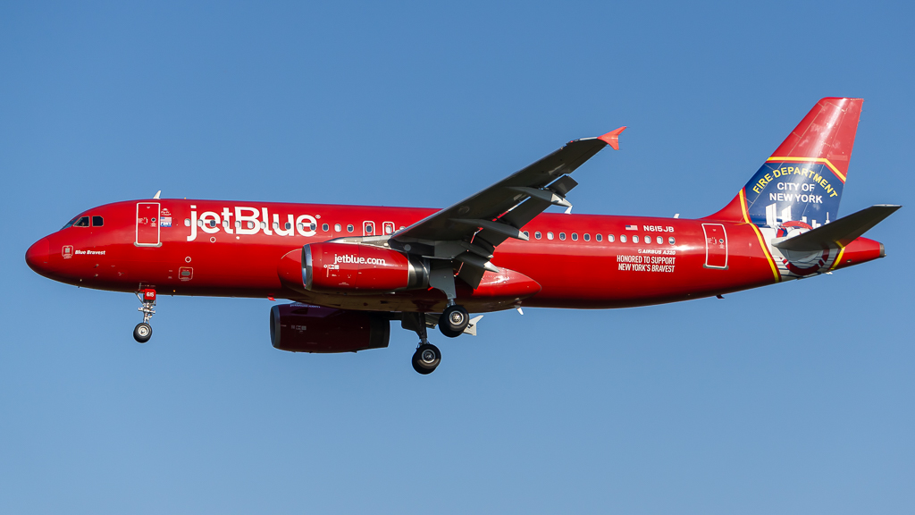Full size: JetBlue Airways Airbus A320 N615JB at Theodore Francis Green State Airport