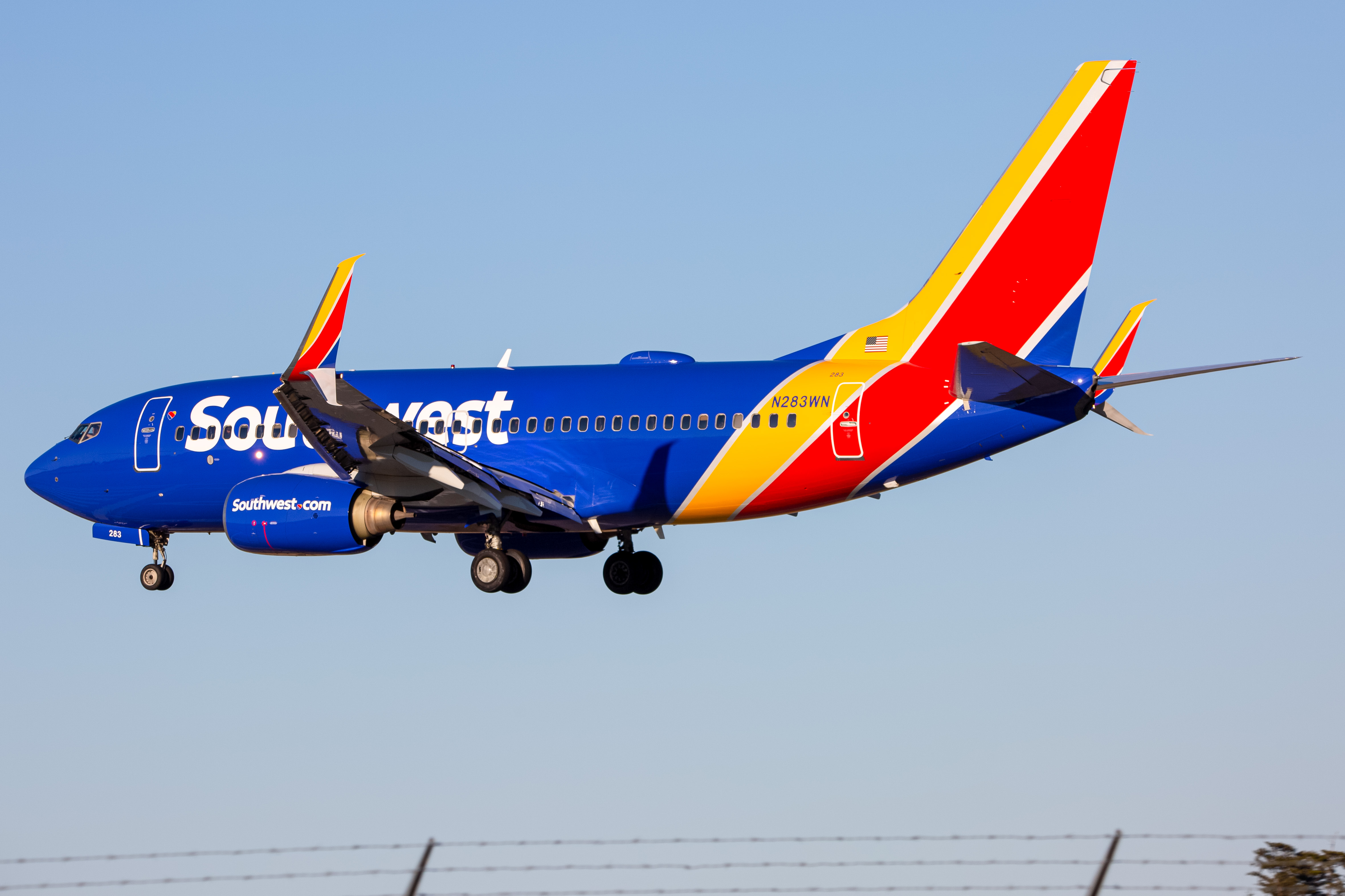 Full size: Southwest Airlines Boeing 737-700 N283WN at Baltimore/Washington International Thurgood Marshall Airport