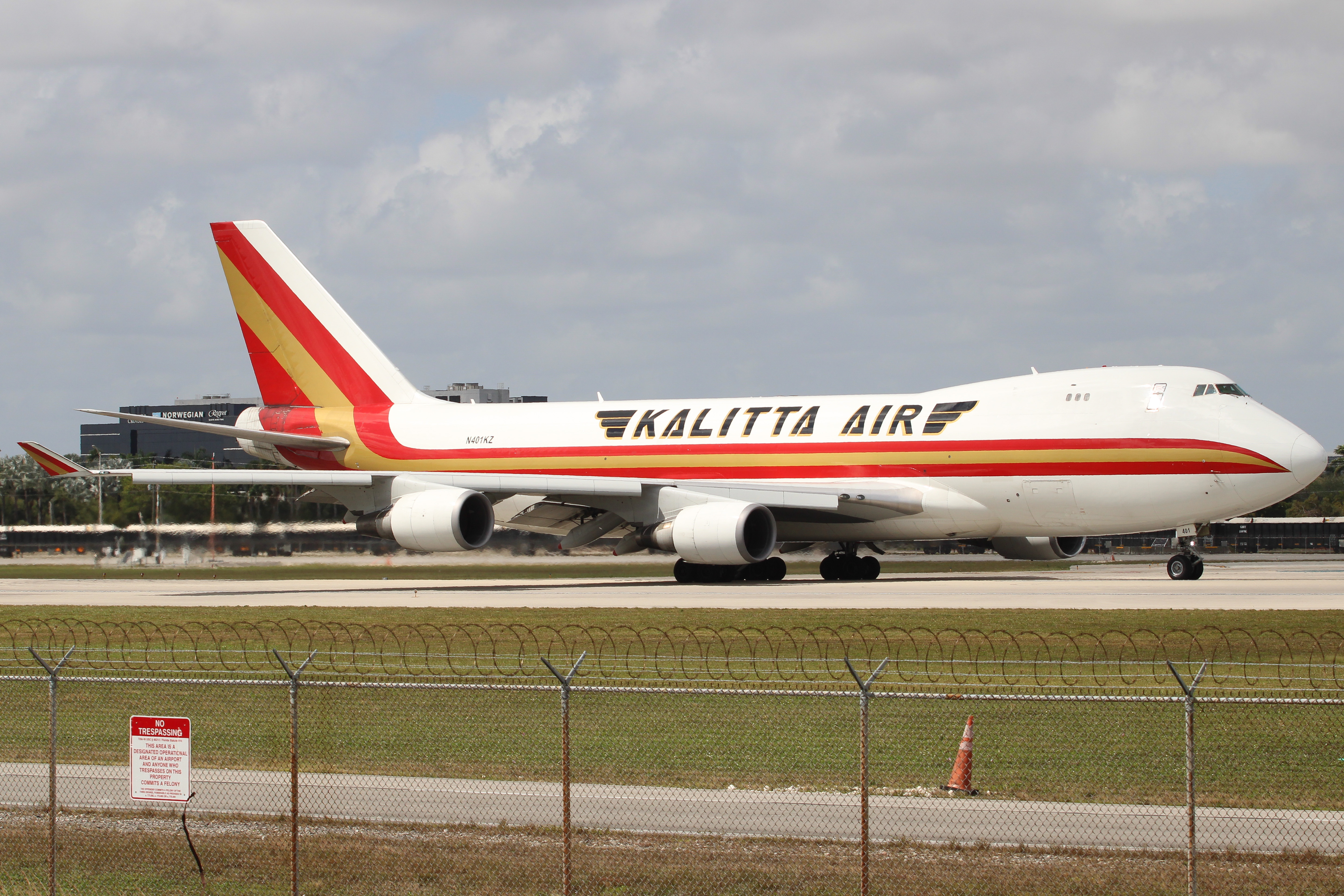 Full size: Kalitta Air Boeing 747-400F N401KZ at Miami International Airport