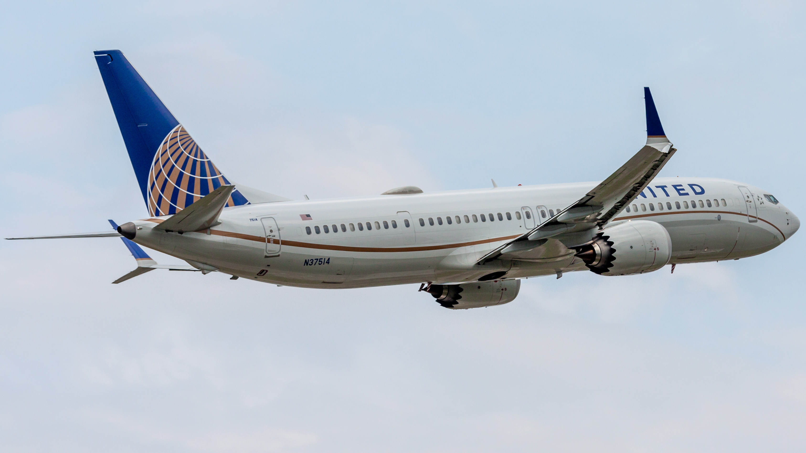Full size: United Airlines Boeing 737 MAX 9 N37514 at Houston-George Bush Intercontinental Airport