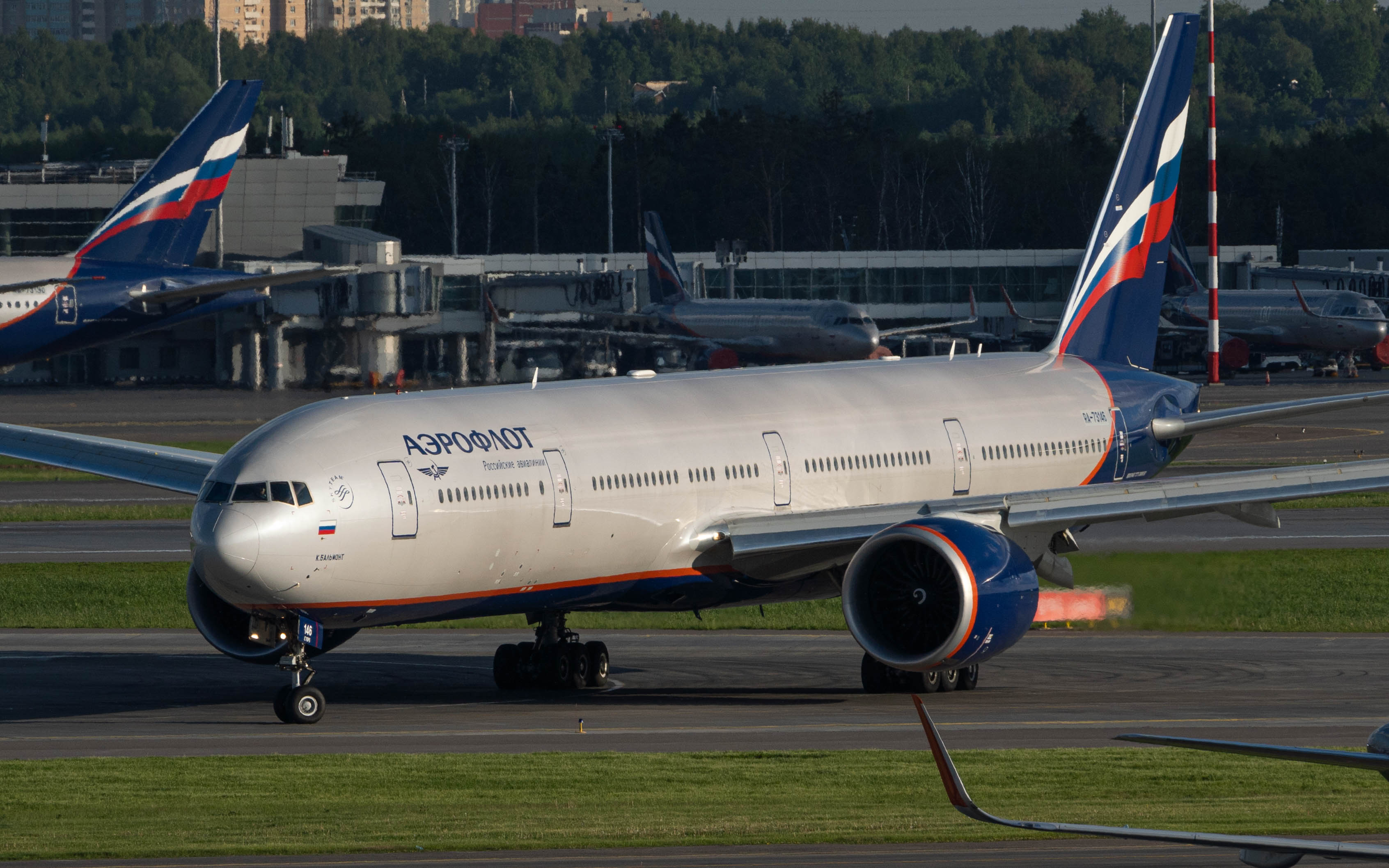 Full size: Aeroflot Boeing 777-300ER RA-73416 at Moscow Sheremetyevo International Airport