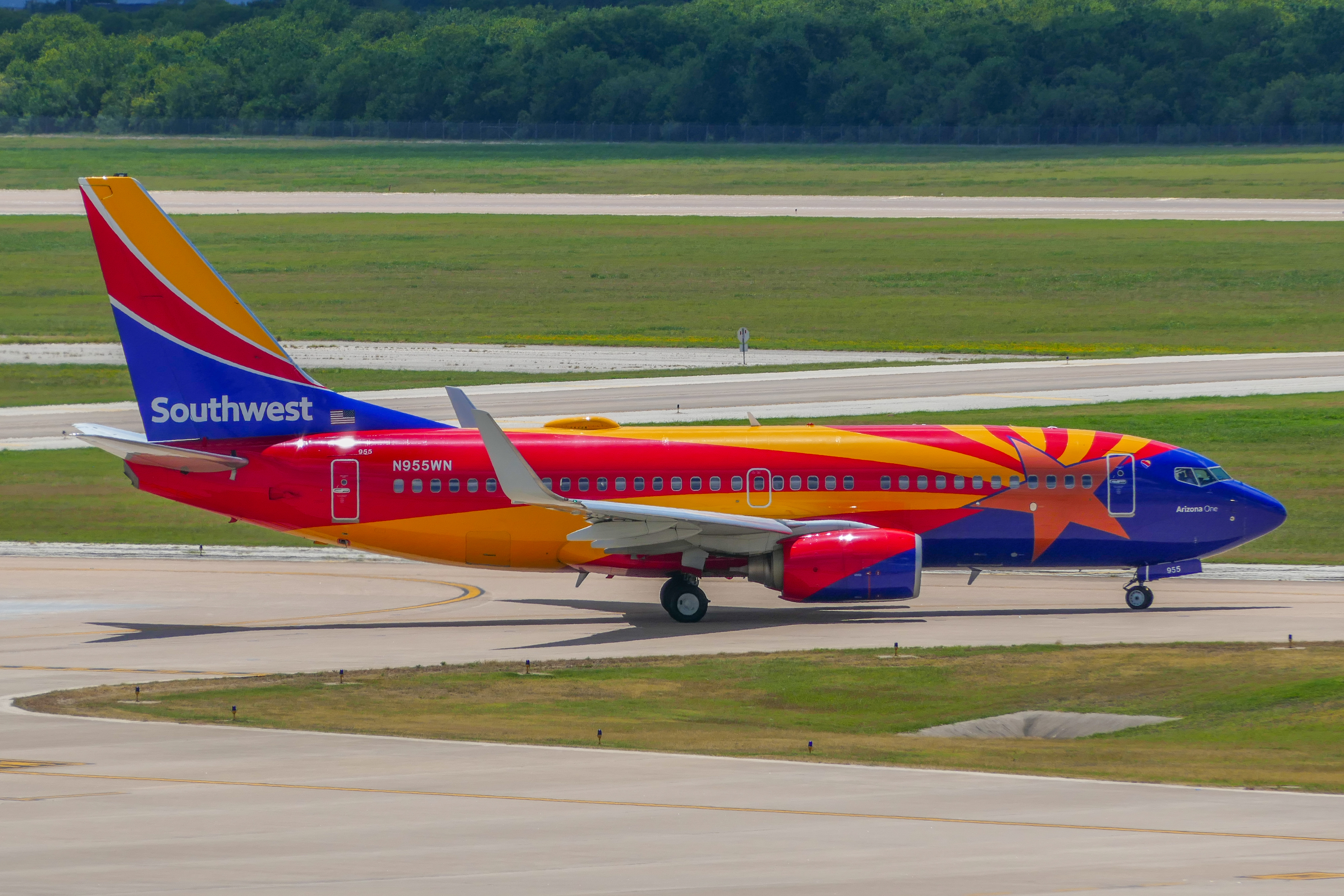 Full size: Southwest Airlines Boeing 737-700 N955WN at Austin-Bergstrom International Airport