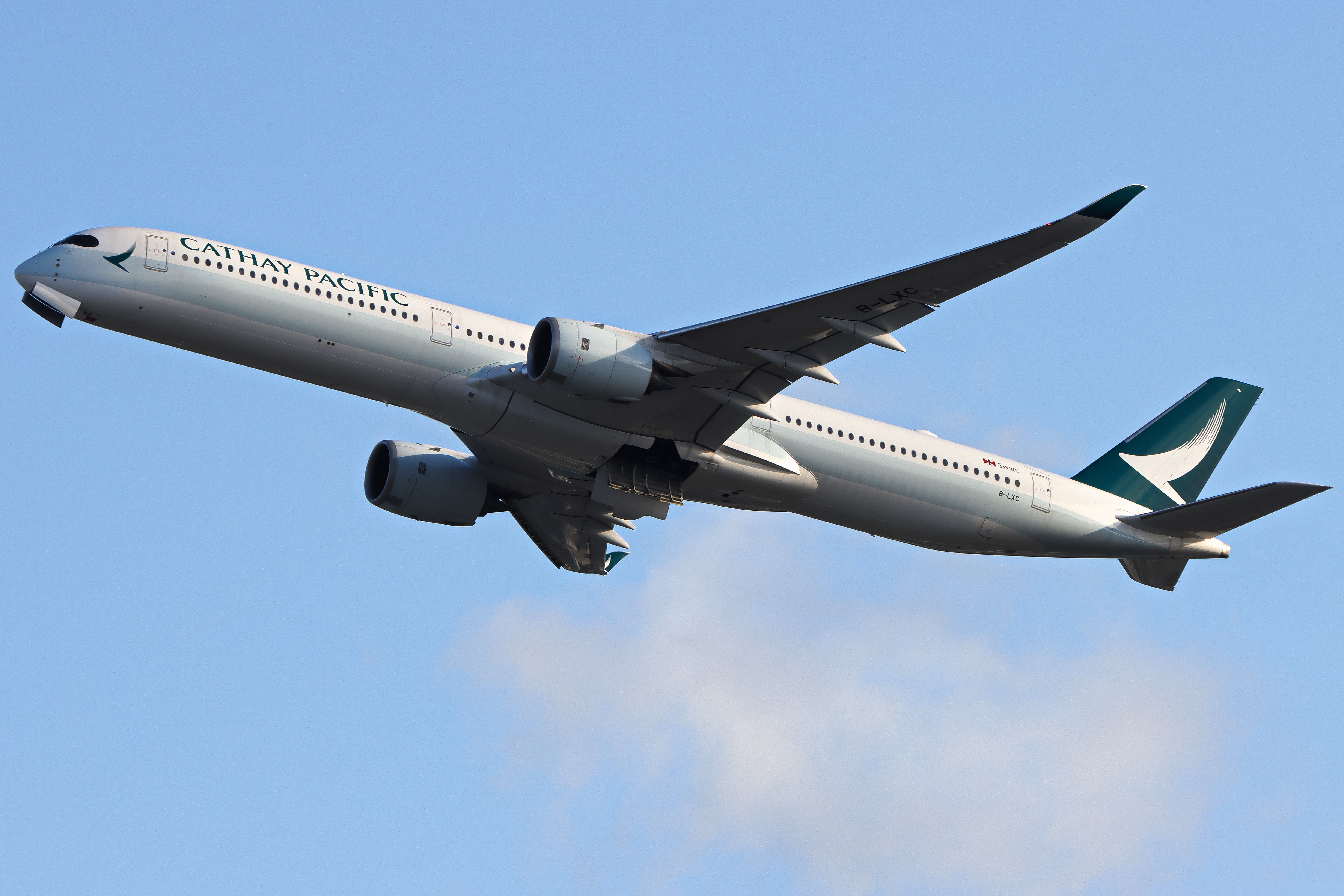 Full size: Cathay Pacific Airbus A350-1000 B-LXC at Hong Kong International Airport
