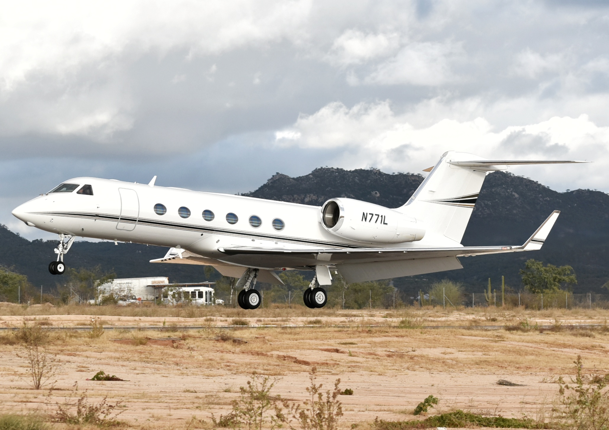 Full size: PRIVATE Gulfstream IV N771L at Aeropuerto de Cabo San Lucas Internacional