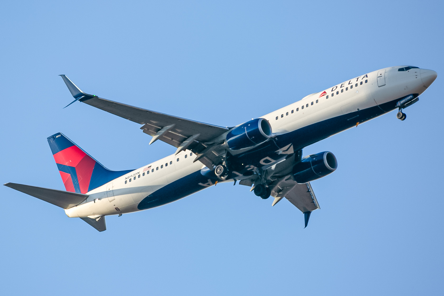 Full size: Delta Airlines  Boeing 737-900ER N892DN at Baltimore/Washington International Thurgood Marshall Airport