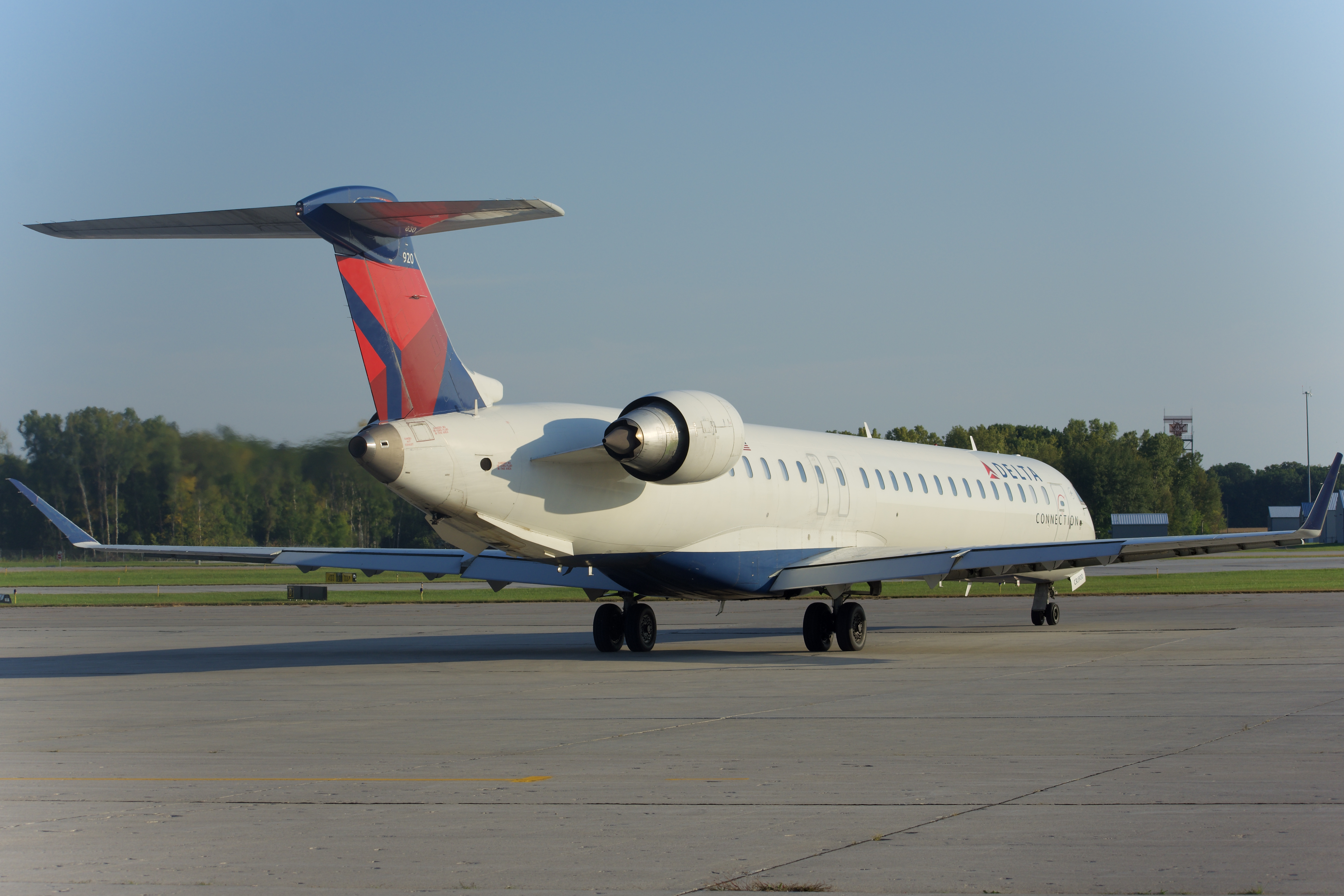 Full size: Delta Connection Mitsubishi CRJ-900 N920XJ at Green Bay-Austin Straubel International Airport