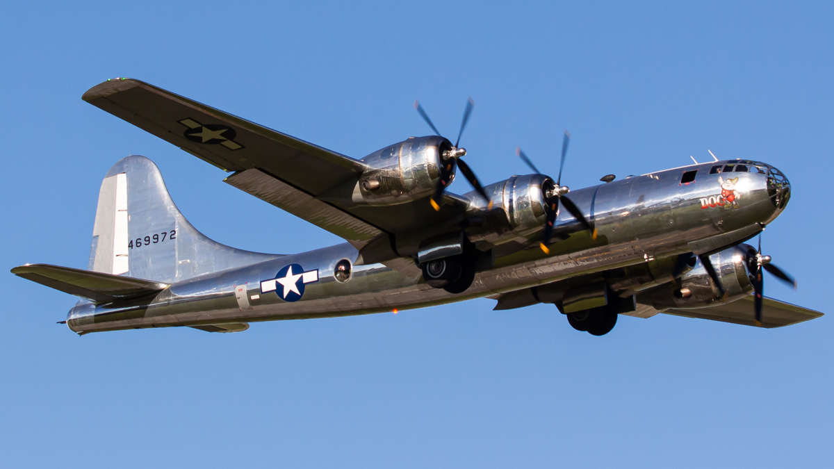 Full size: PRIVATE Boeing B-29 SuperFortress N69972 at Cincinnati Municipal Airport/Lunken Field
