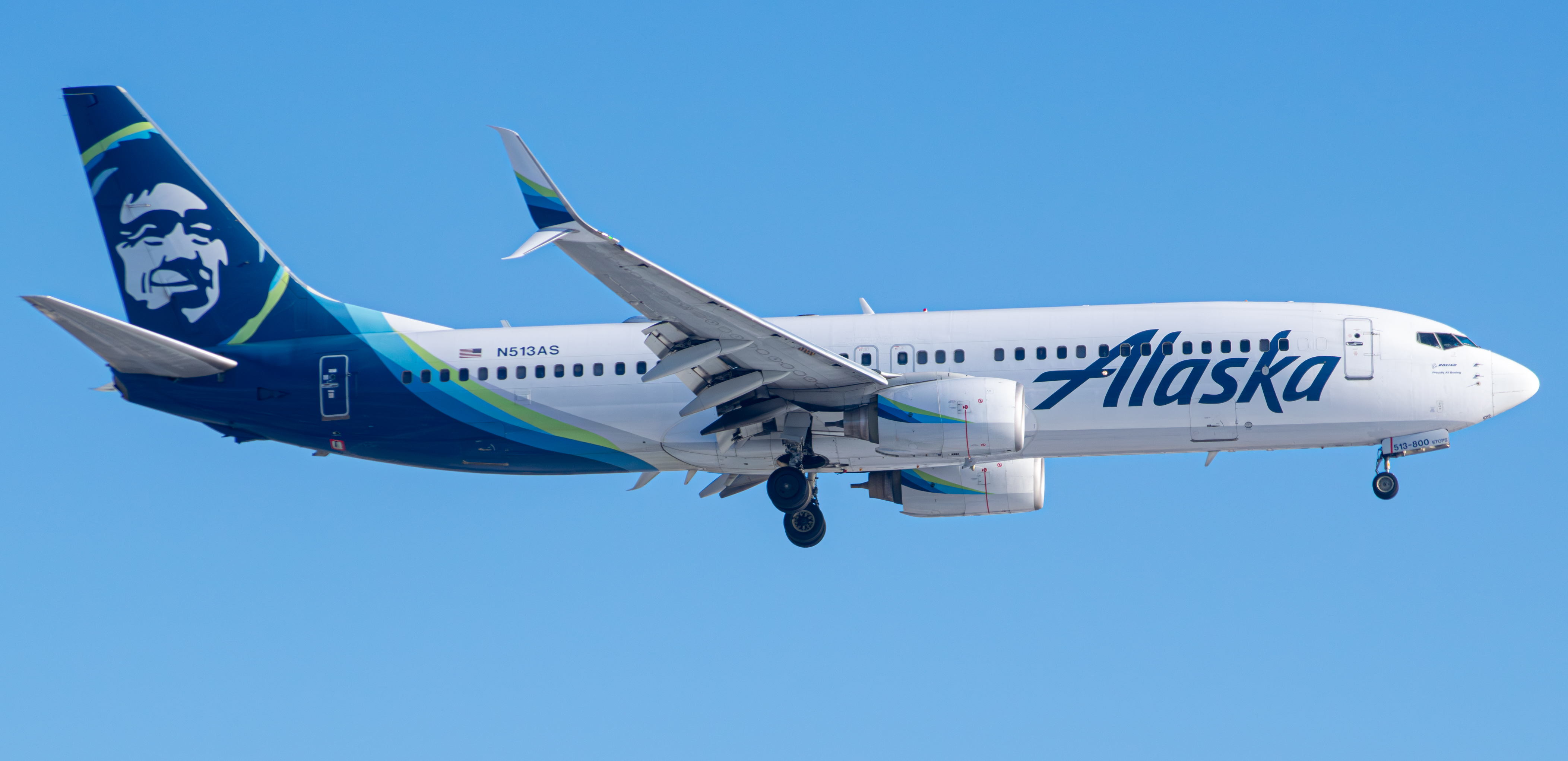 Full size: Alaska Airlines Boeing 737-800 N513AS at Newark Liberty International Airport