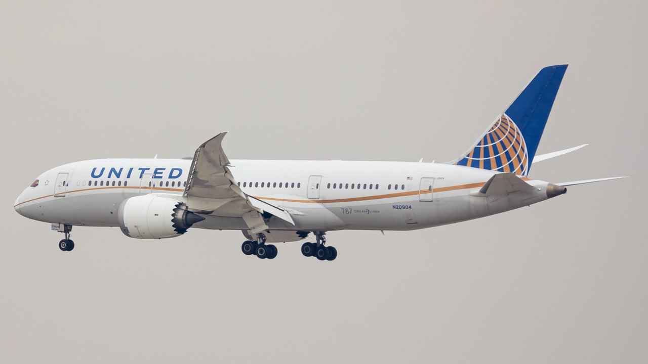 Full size: United Airlines Boeing 787-8 N20904 at Chicago O'Hare International Airport