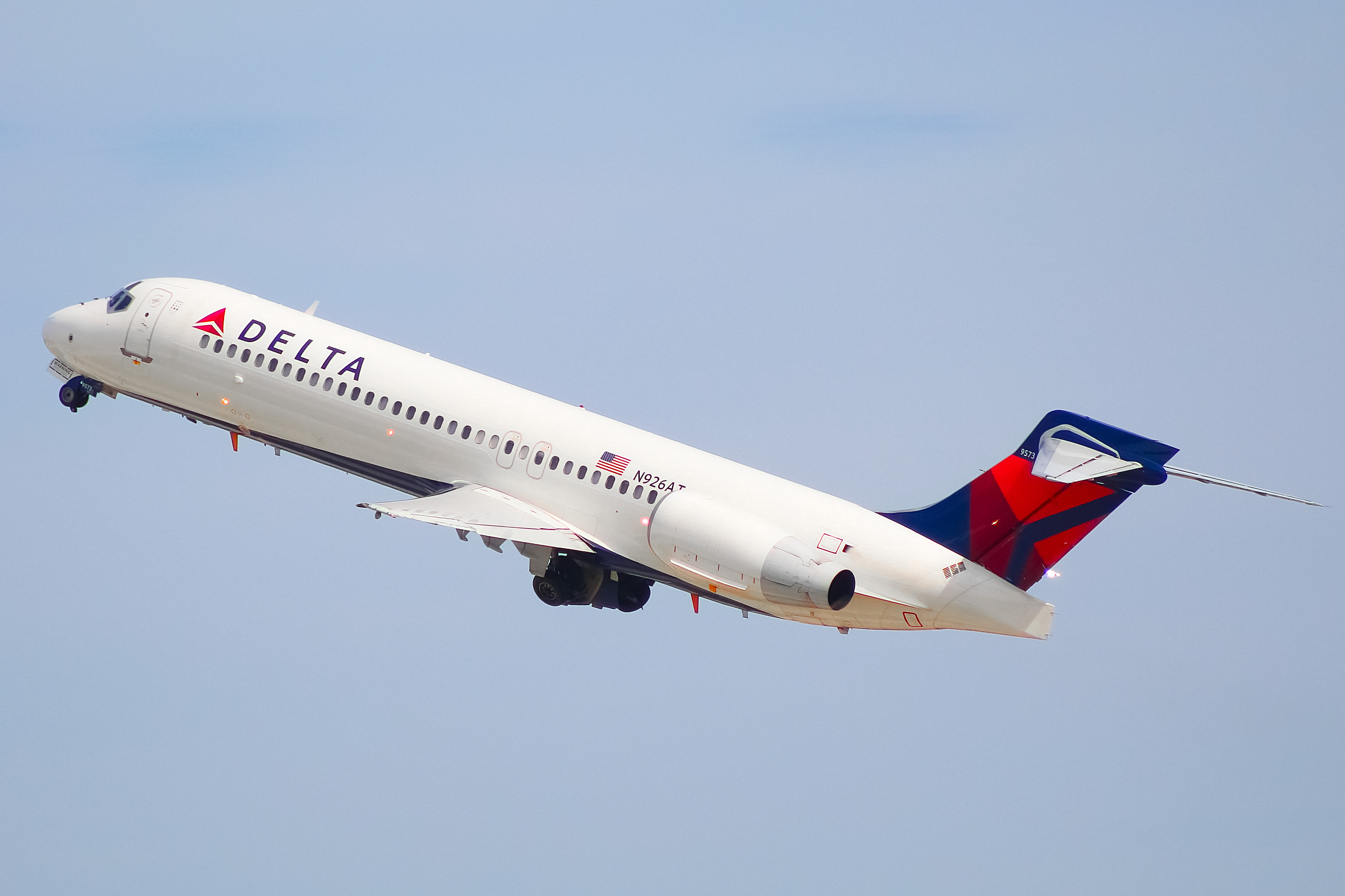 Full size: Delta Airlines Boeing 717-200 N926AT at General Mitchell International Airport