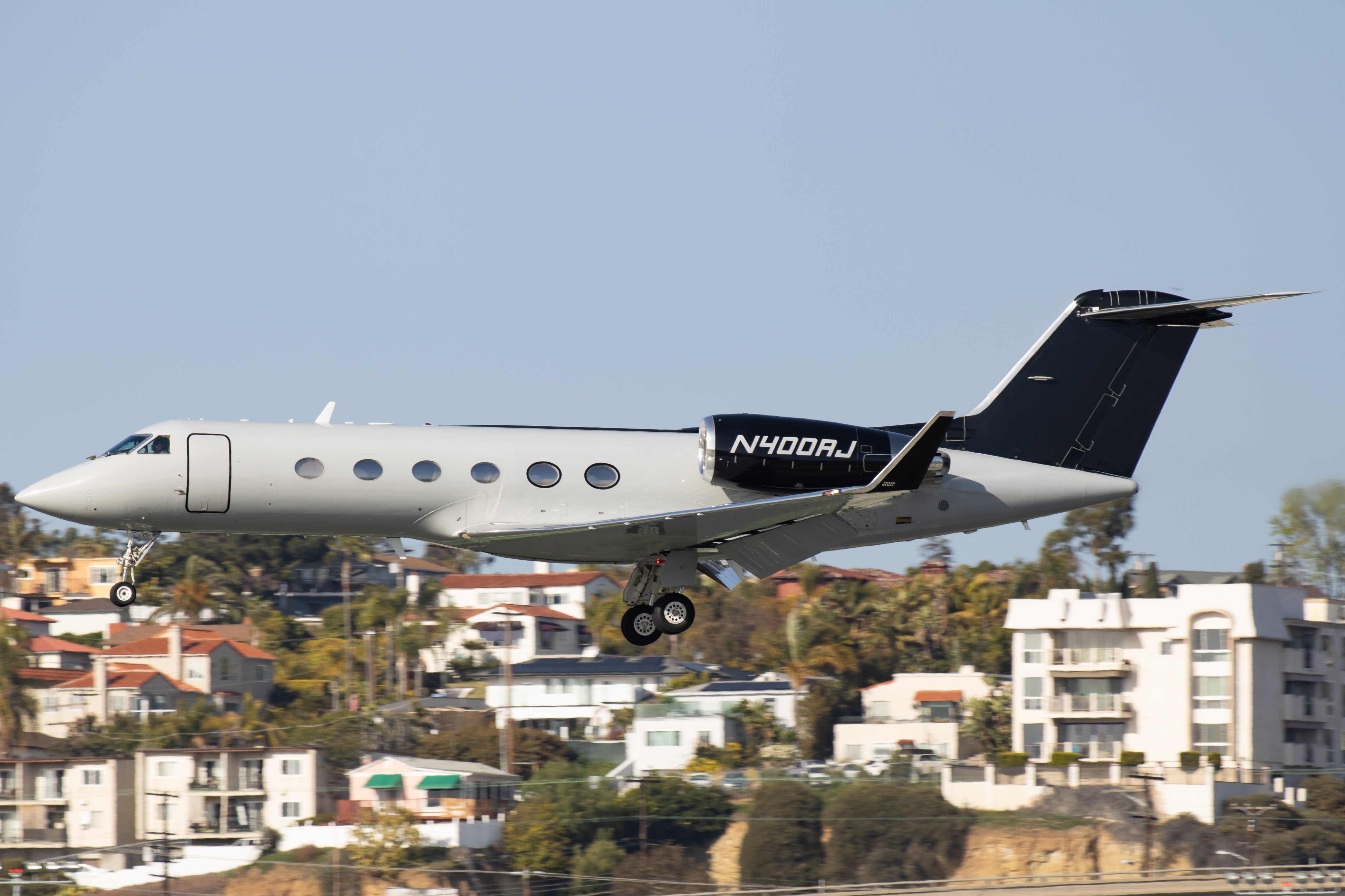 Full size: Bigboy Investment Partnership LLC Gulfstream IV N400AJ at San Diego International Airport