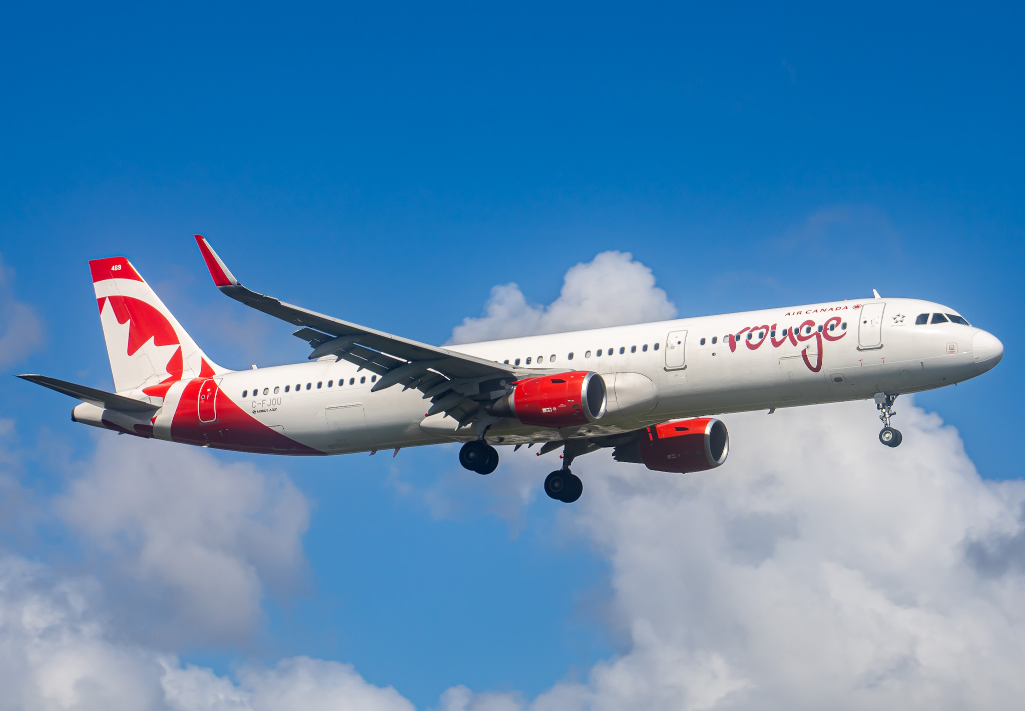 Full size: Air Canada Rouge Airbus A321-211 C-FJOU at Fort Lauderdale/Hollywood International Airport
