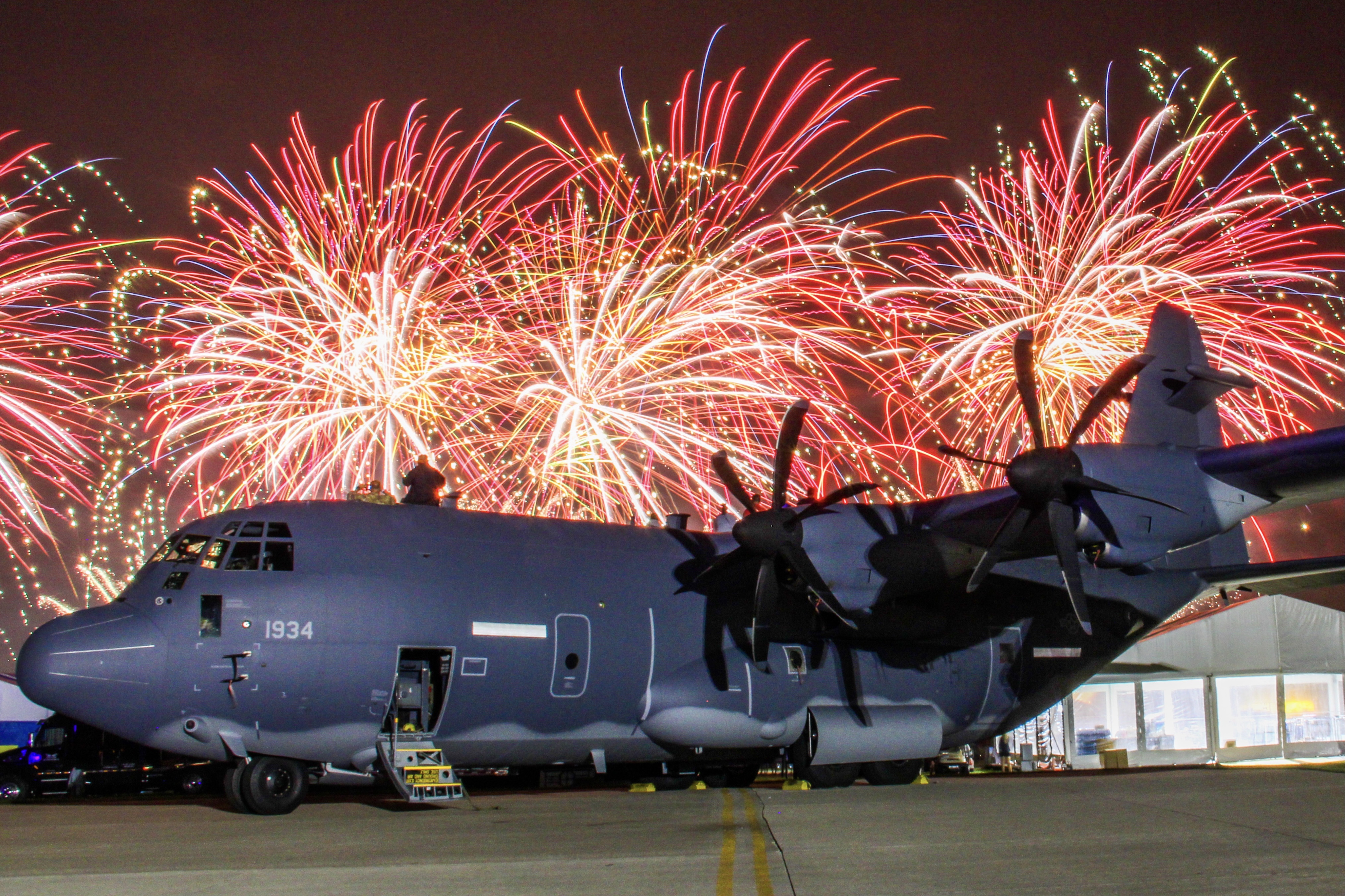 Full size: USAF - United States Air Force Lockheed EC-130J 00-1934 at Wittman Regional Airport