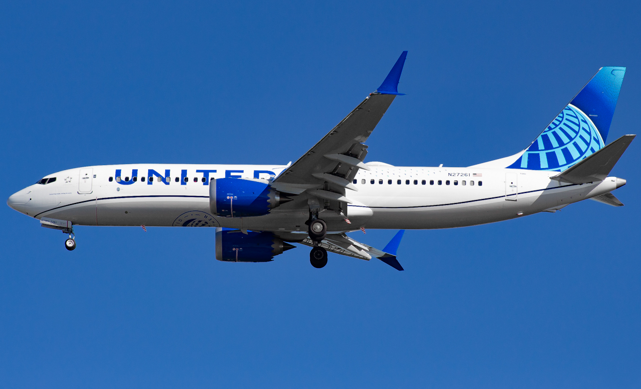 Full size: United Airlines Boeing 737 MAX 8 N27261 at Tampa International Airport