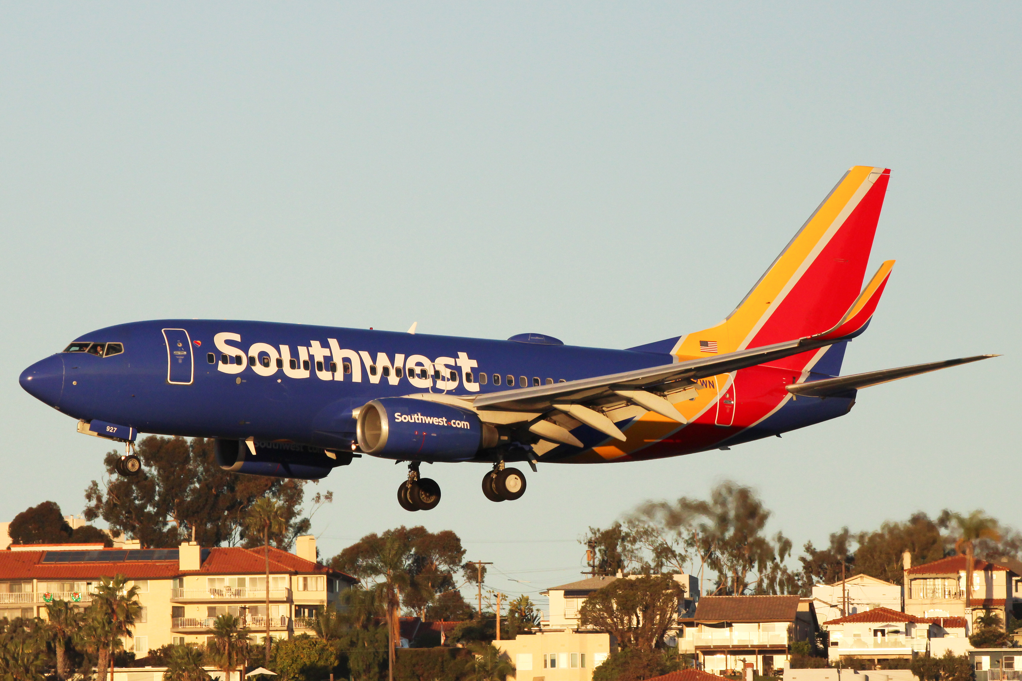Full size: Southwest Airlines Boeing 737-700 N927WN at San Diego International Airport