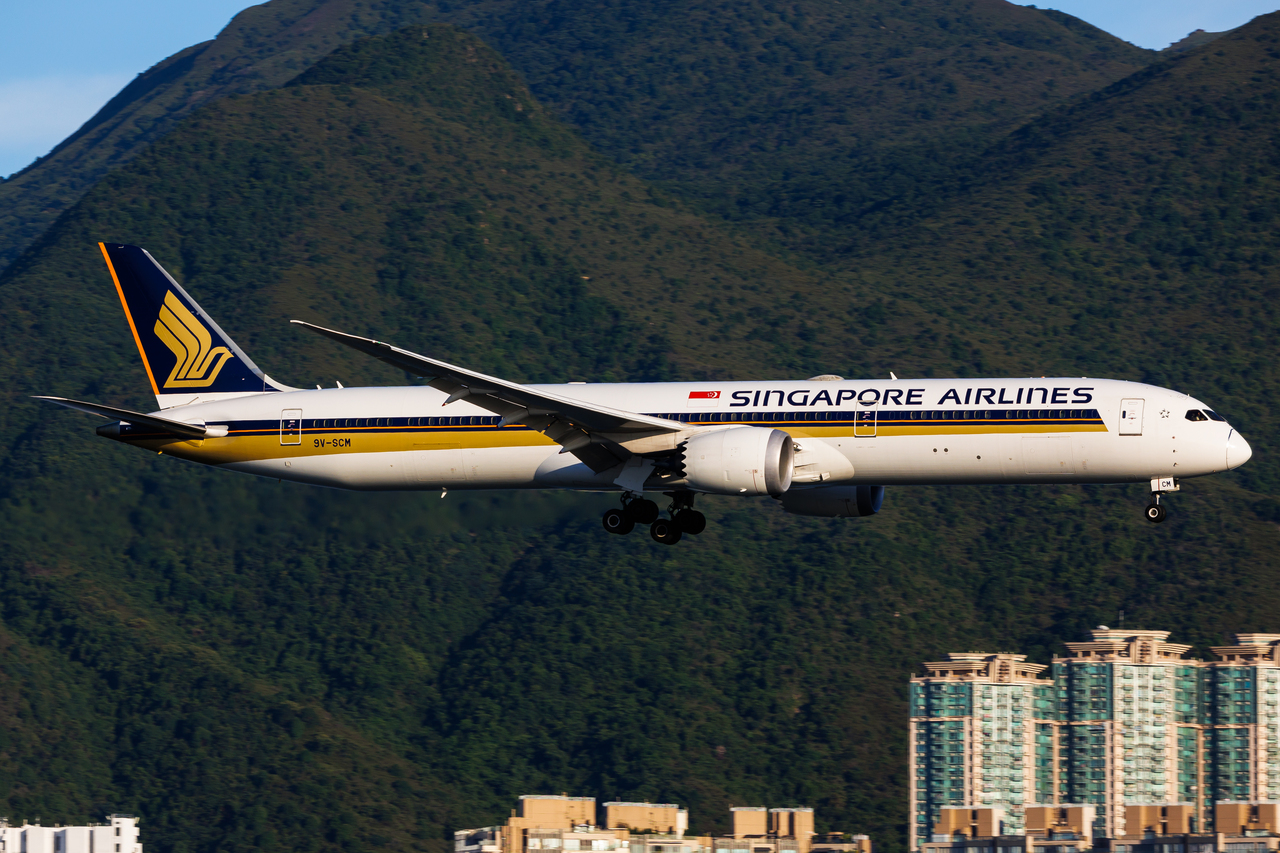 Full size: Singapore Airlines Boeing 787-10 9V-SCM at Hong Kong International Airport