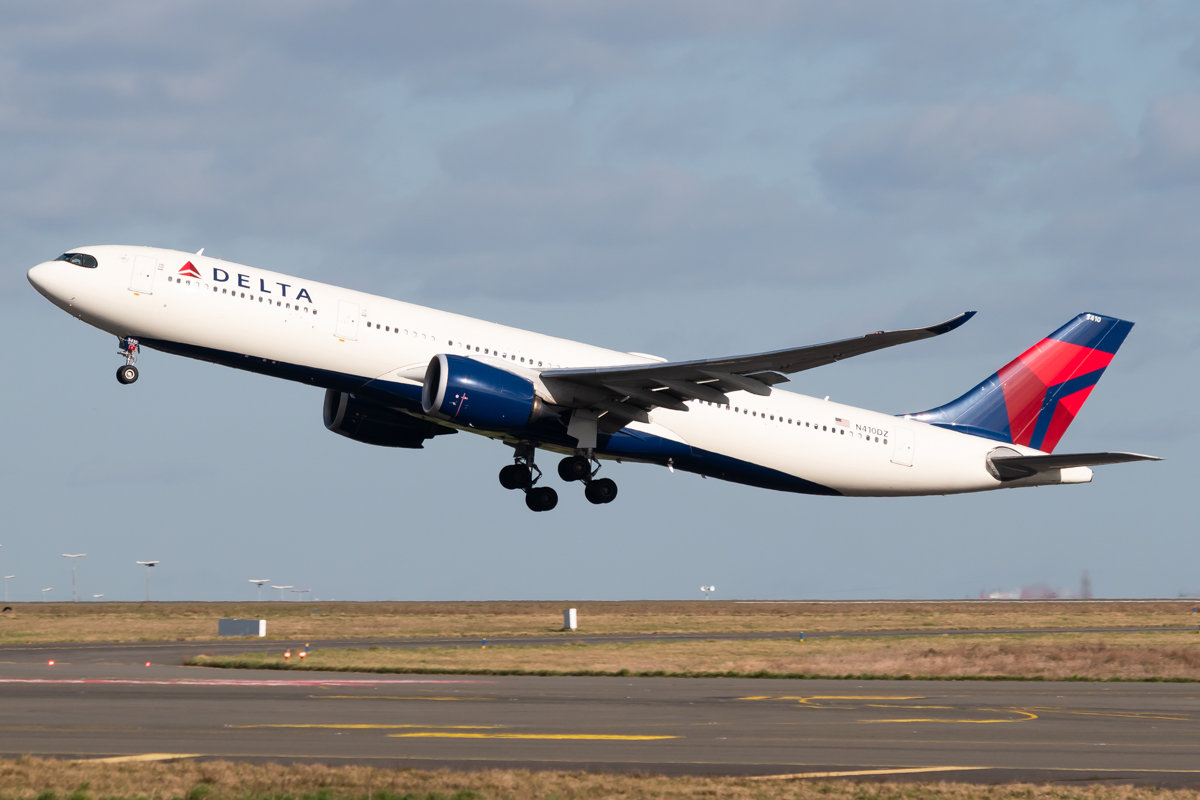 Full size: Delta Airlines Airbus A330-900 N410DZ at Paris Charles de Gaulle Airport
