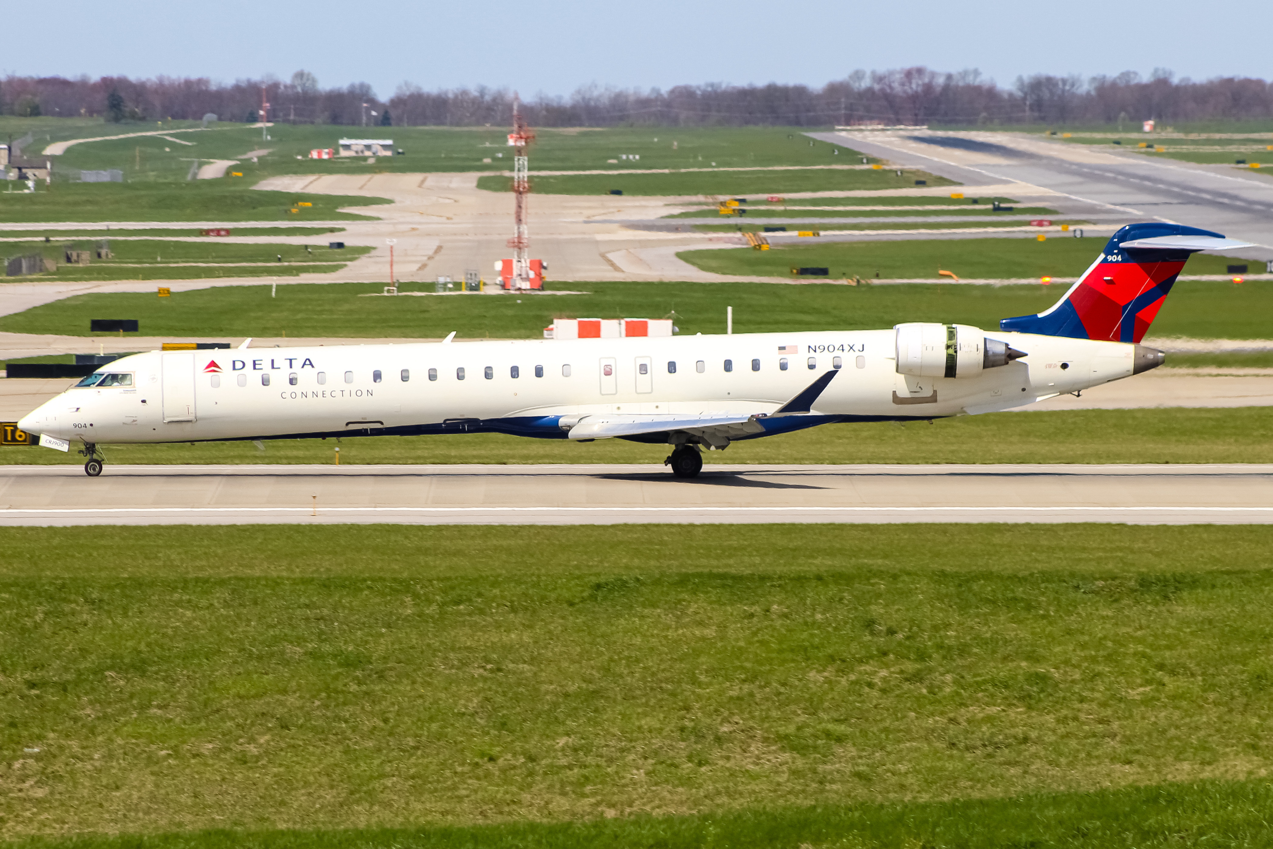 Full size: Delta Connection Mitsubishi CRJ-900LR N904XJ at Cincinnati/Northern Kentucky International Airport