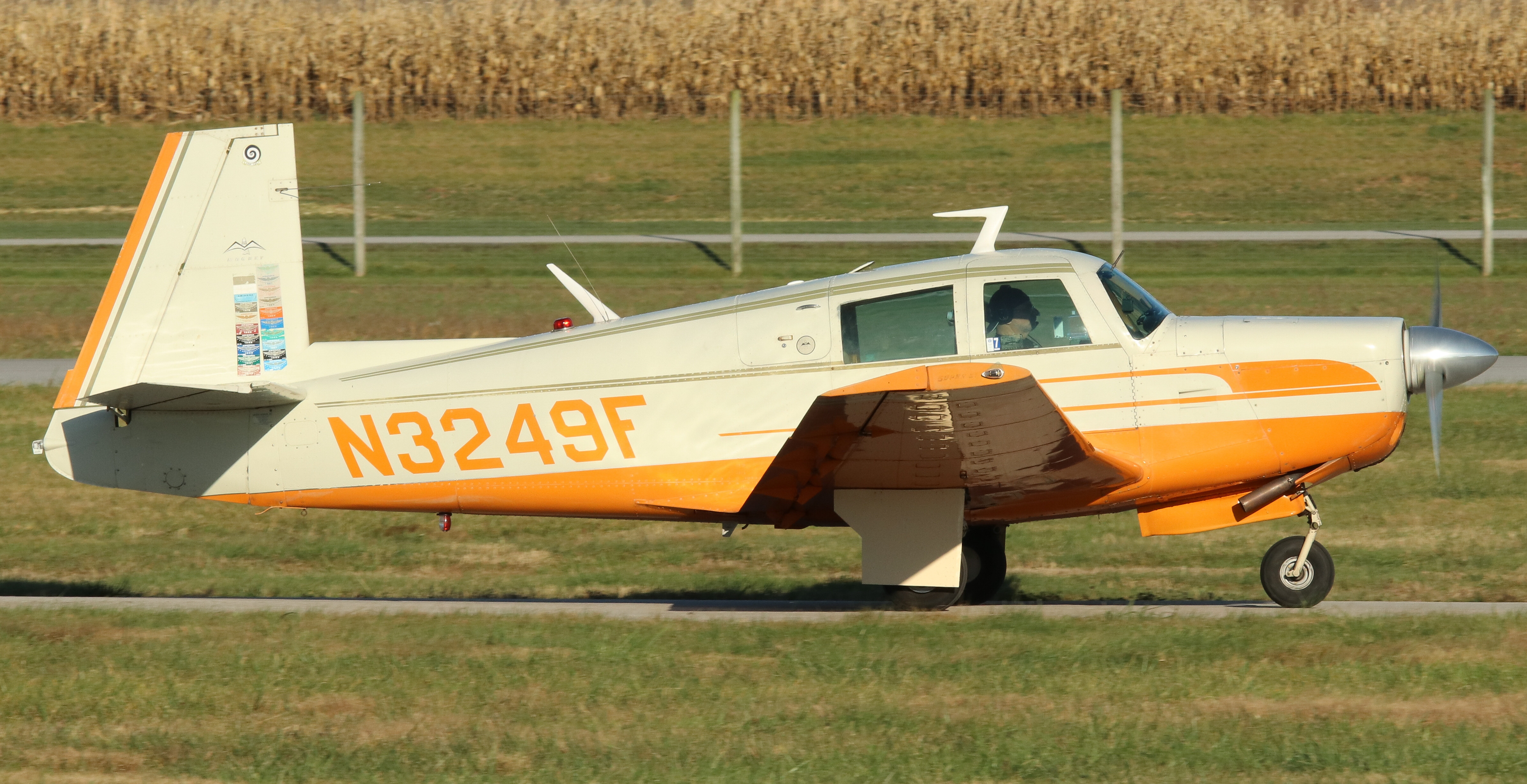 Full size: PRIVATE Mooney M20 N3294F at York Airport