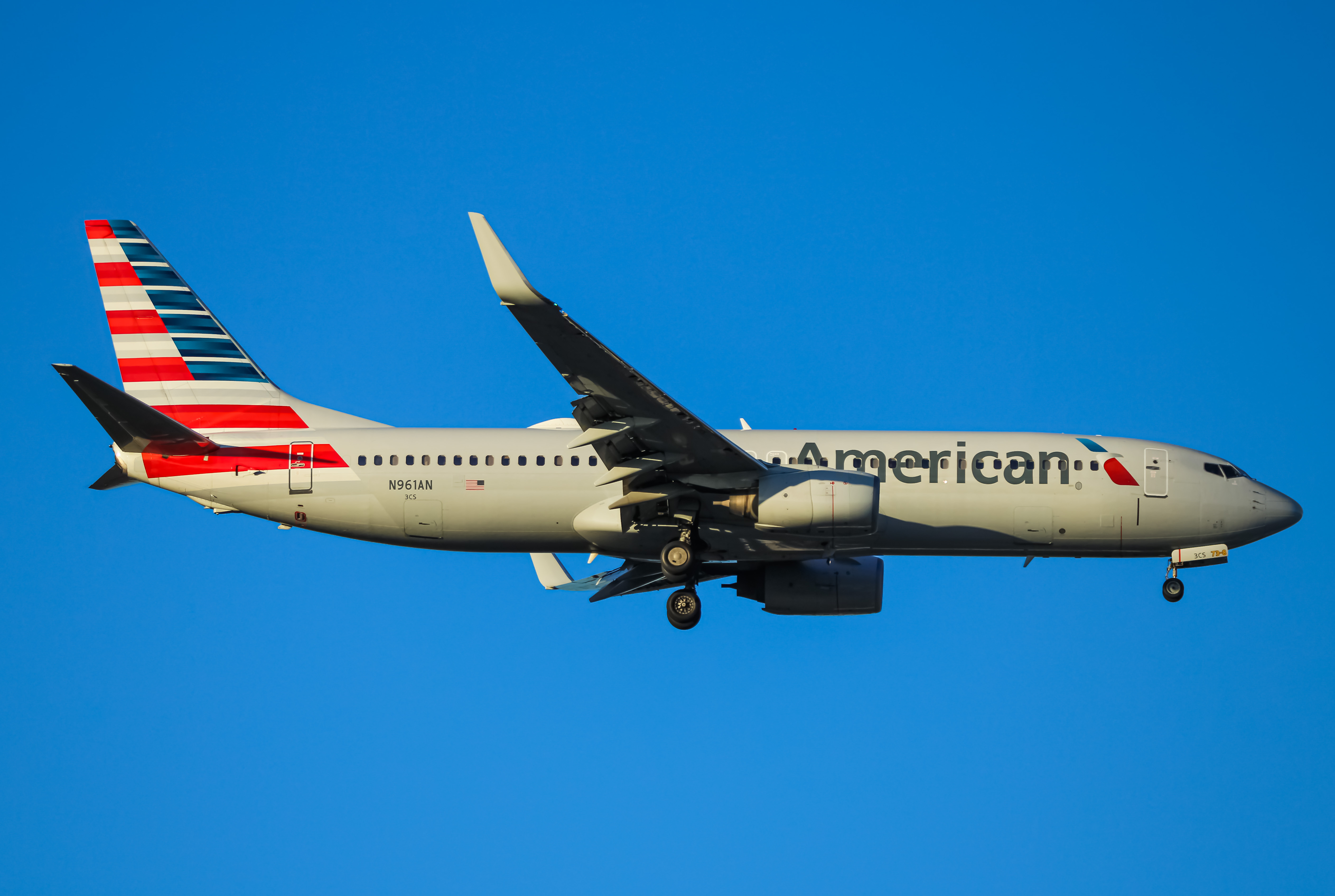 Full size: American Airlines Boeing 737-800 N961AN at Baltimore/Washington International Thurgood Marshall Airport