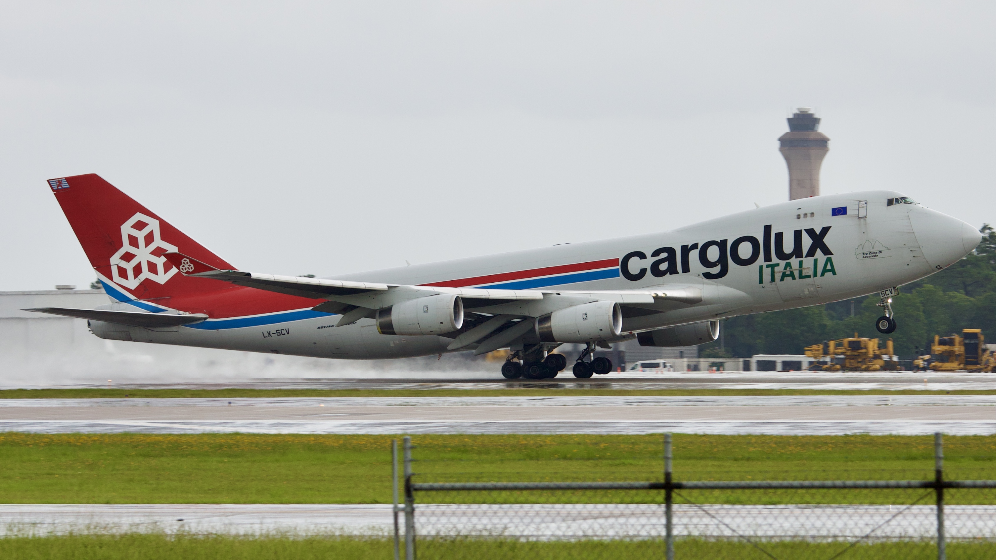 Full size: CargoLux Boeing 747-400F LX-SCV at Houston-George Bush Intercontinental Airport