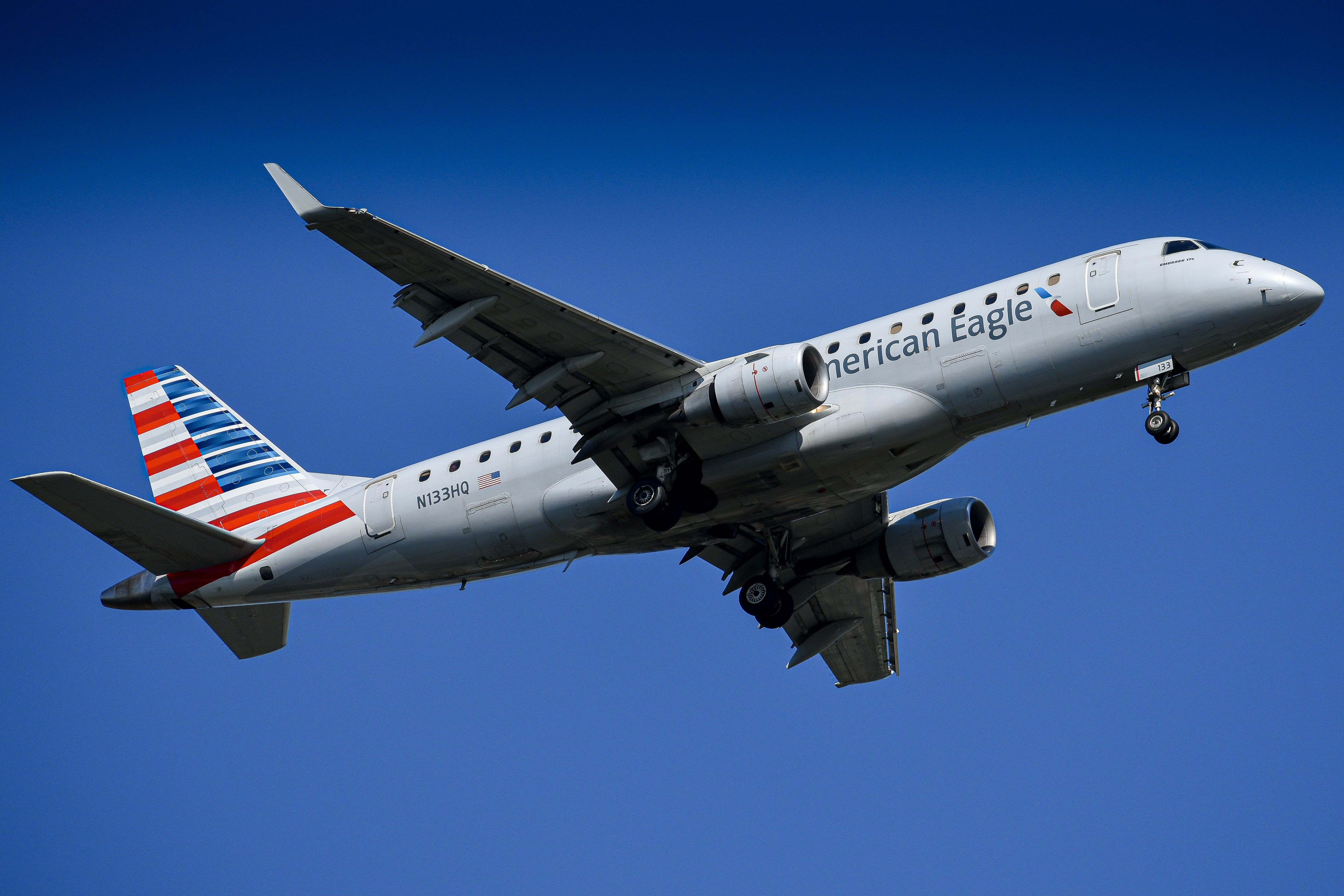 Full size: American Eagle Embraer E175 N133HQ at John F. Kennedy International Airport