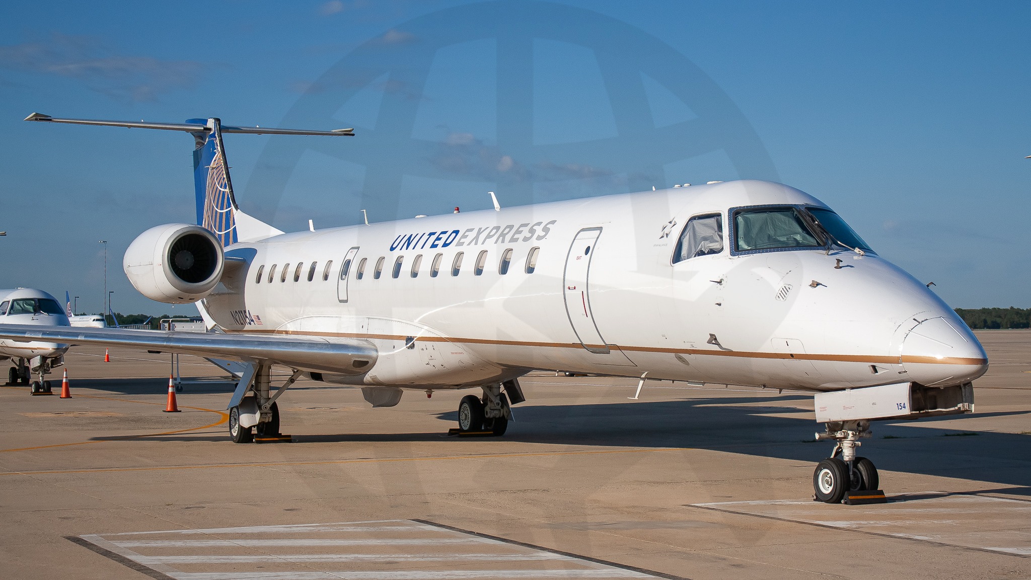 Full size: United Express Embraer ERJ145 N21154 at Washington Dulles International Airport