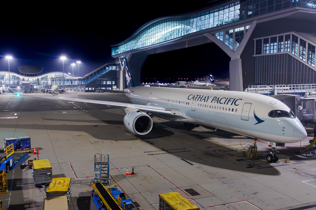 Full size: CATHAY PACIFIC Airbus A350-900 B-LRV at Hong Kong International Airport