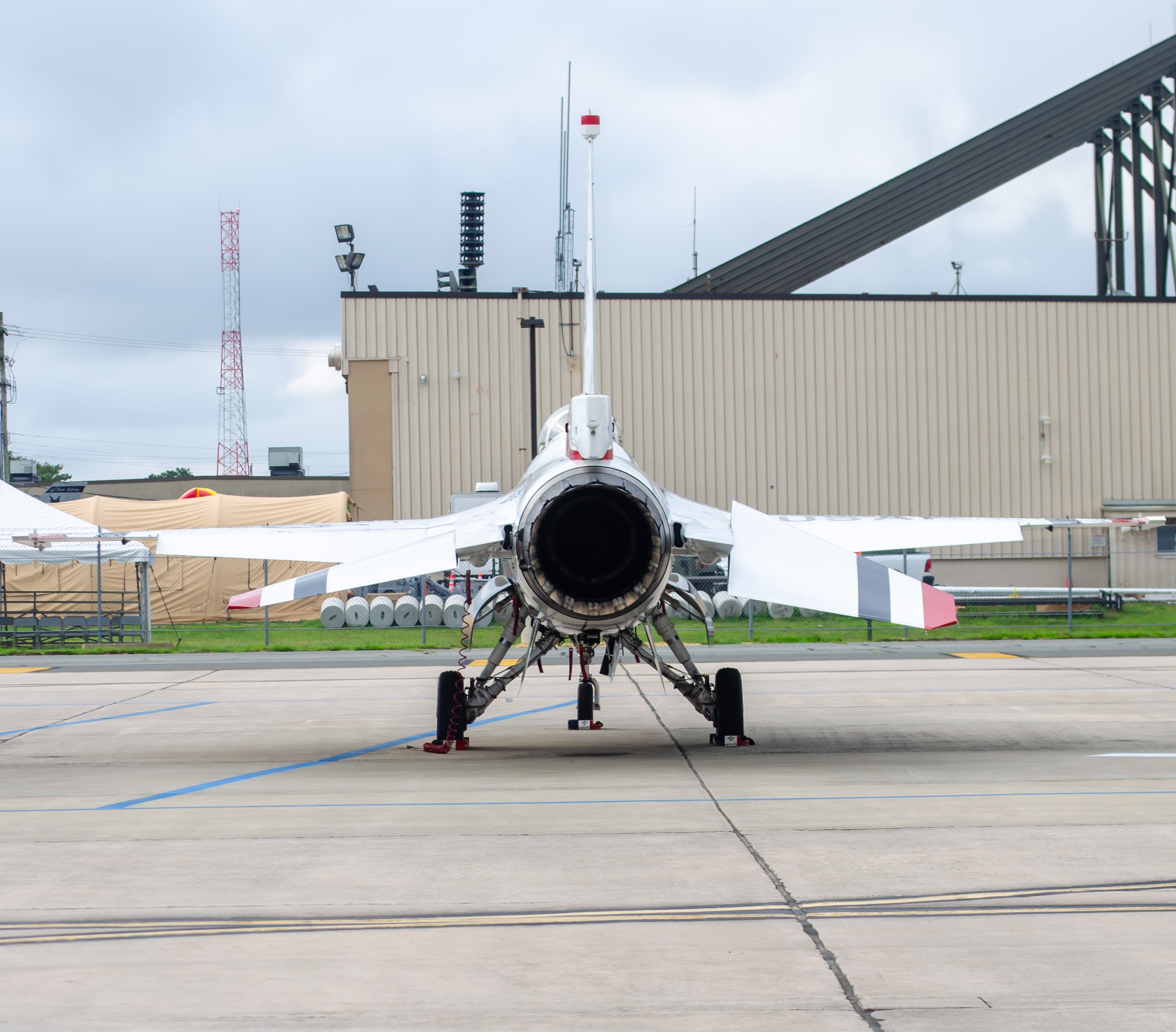 Full size: USAF - United States Air Force General Dynamics F-16 Fighting Falcon 92-3880 at Atlantic City International Airport