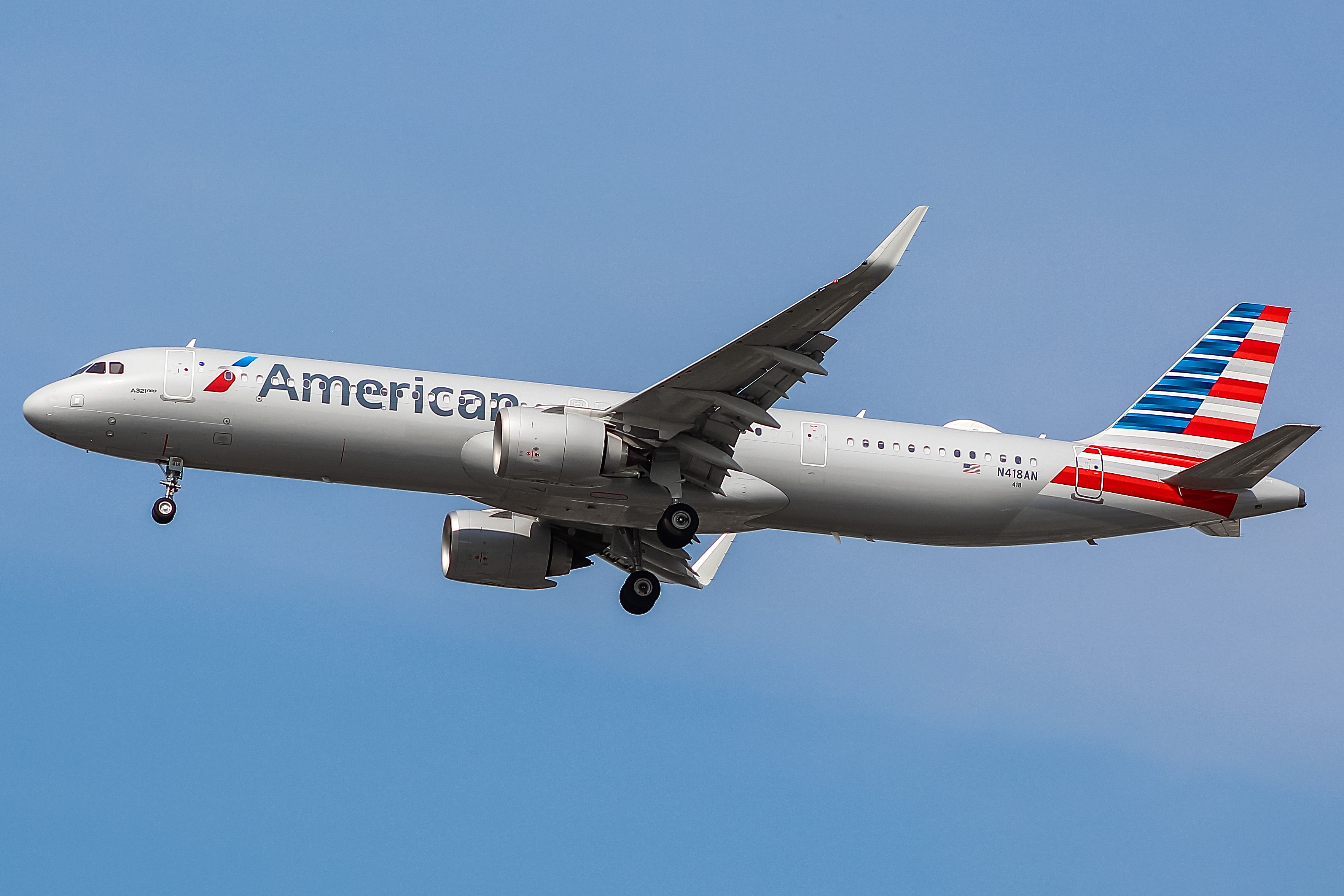 Full size: American Airlines Airbus A321NEO N418AN at Chicago O'Hare International Airport