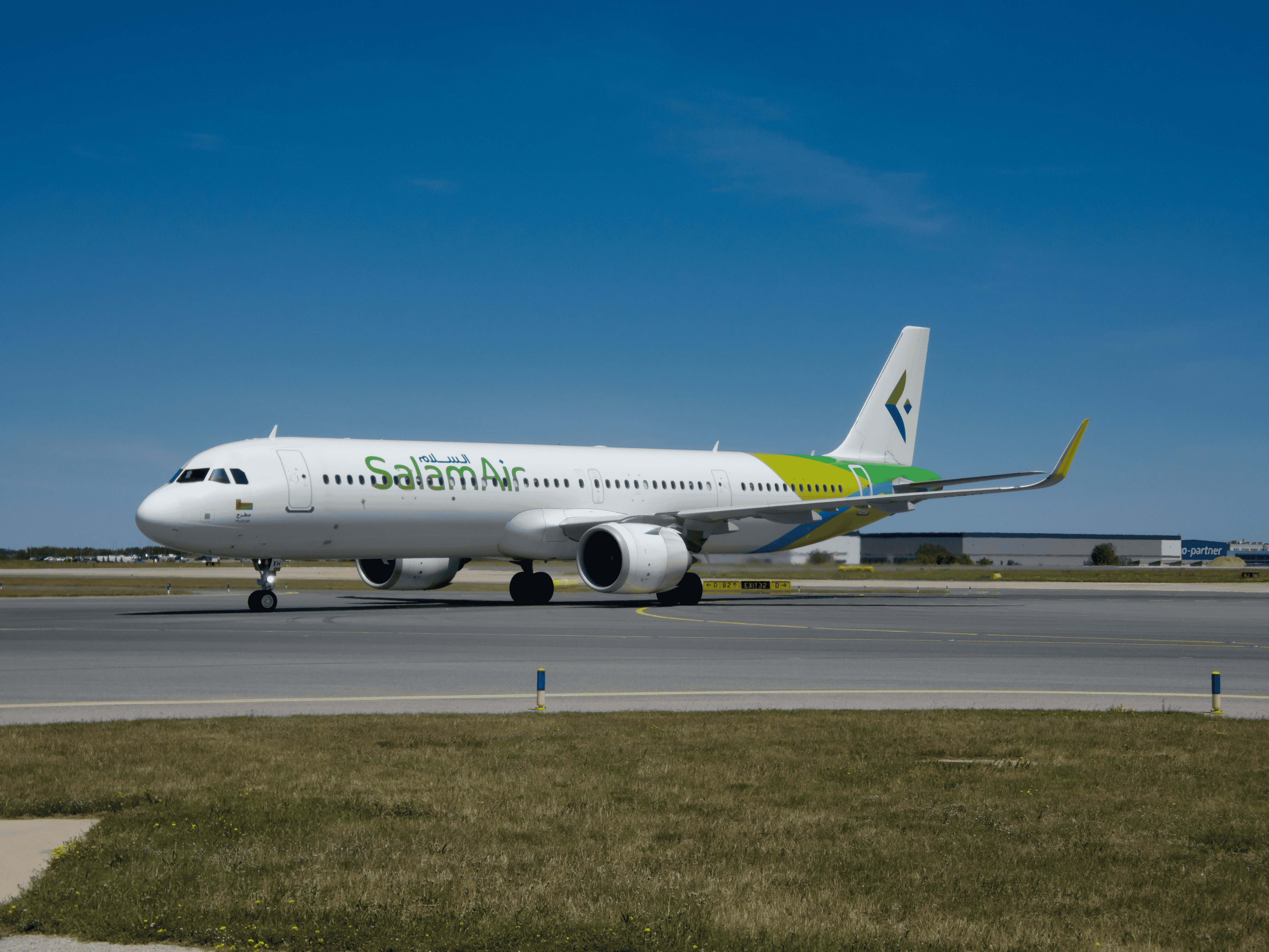 Full size: Salam Air Airbus A321LR A4O-OXH at Vienna International Airport