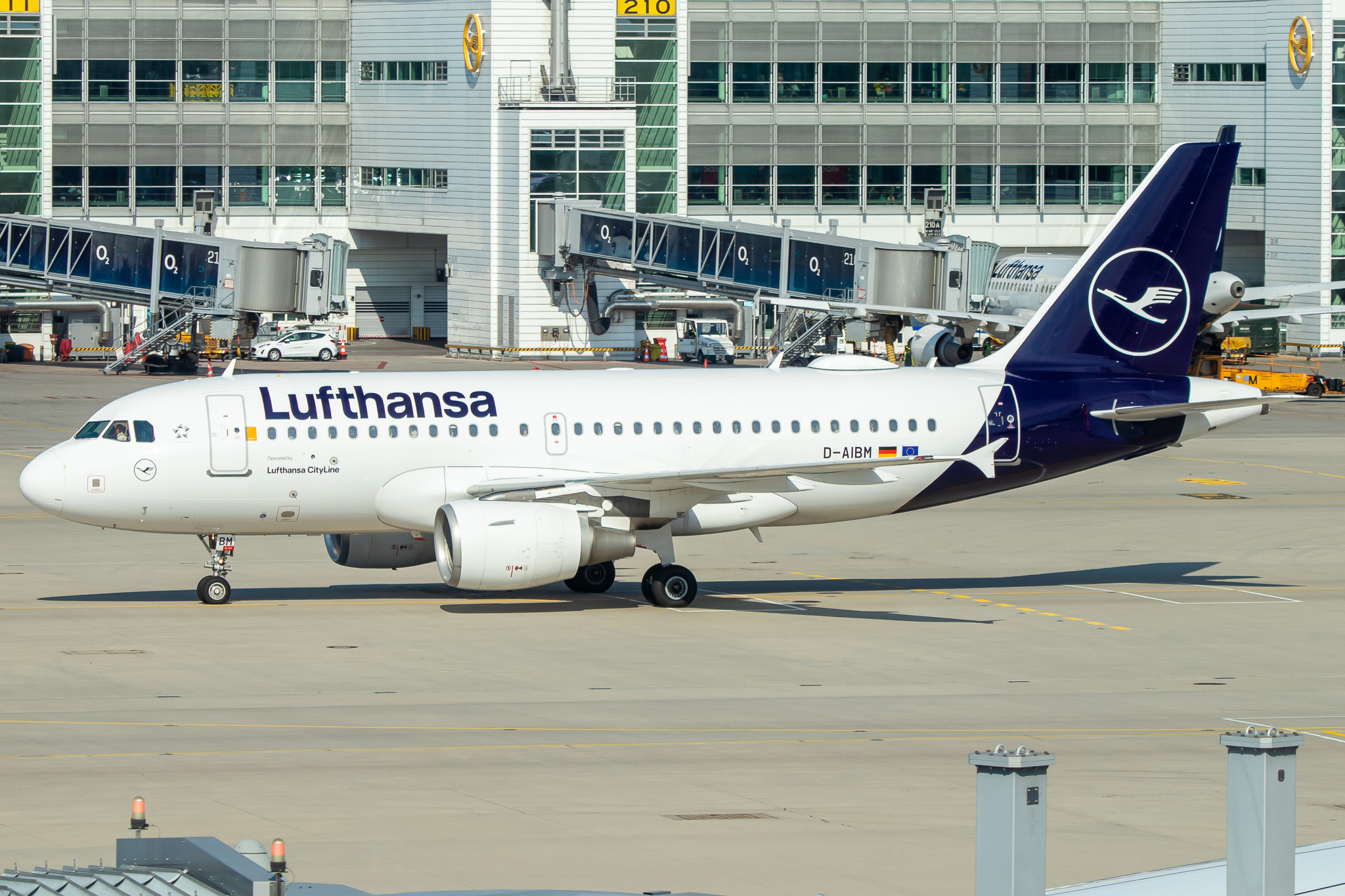 Full size: Lufthansa CityLine Airbus A319 D-AIBM at Munich International Airport