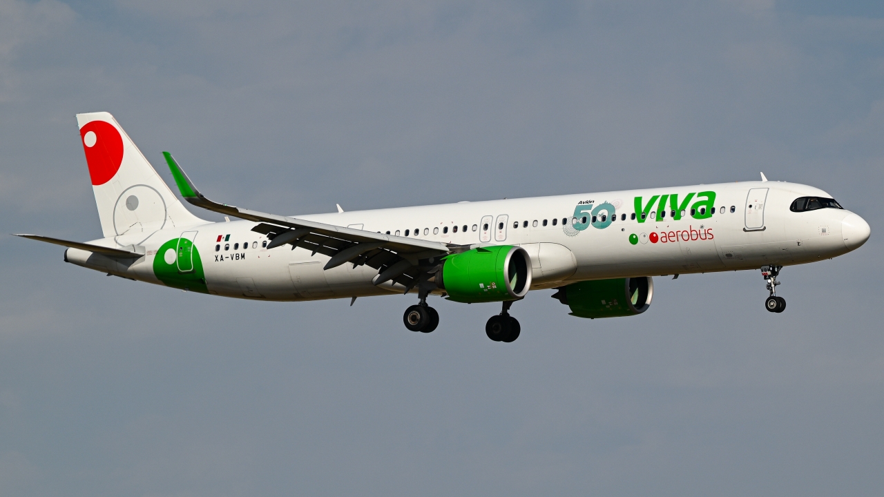 Full size: VivaAerobus Airbus A321NEO XA-VBM at Dallas-Fort Worth International Airport