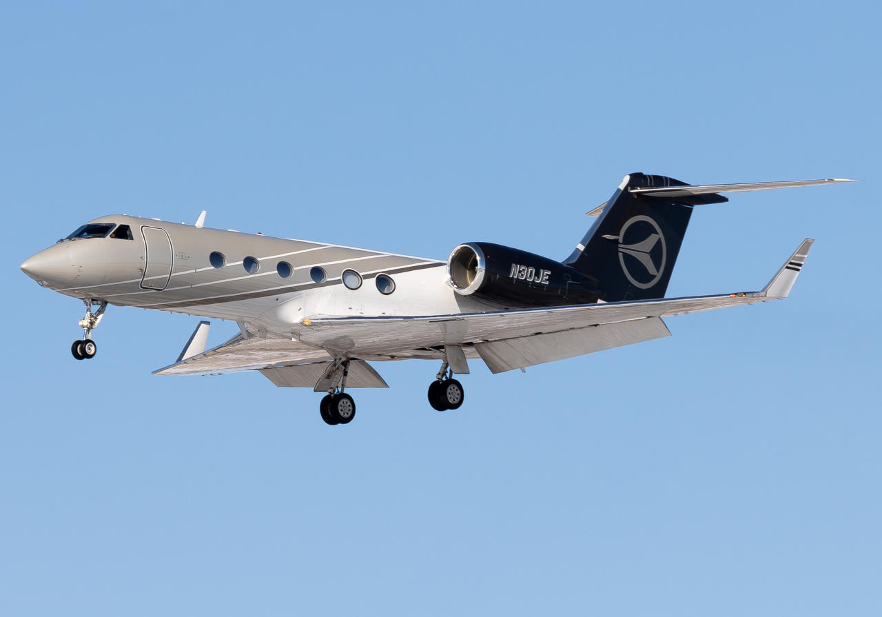 Full size: Jet Edge Gulfstream IV N30JE at Hector International Airport