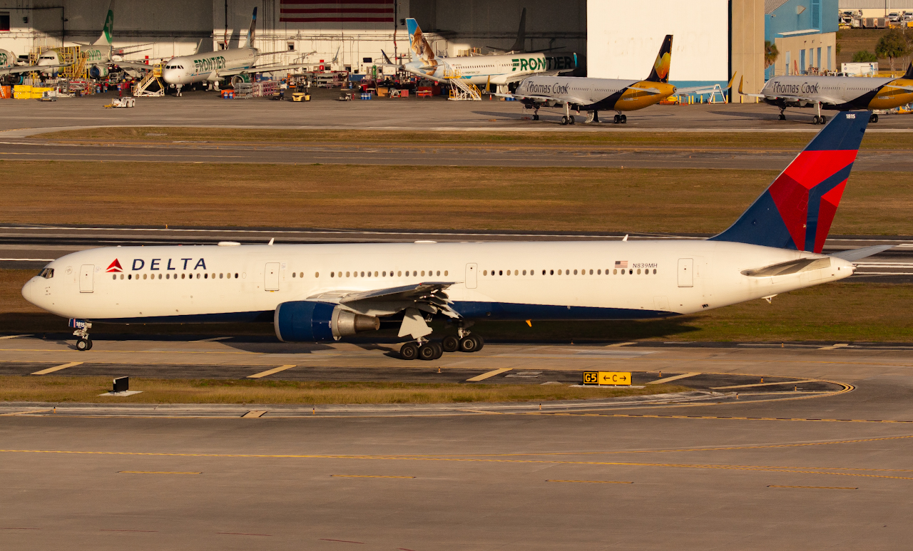 Full size: Delta Airlines Boeing 767-400 N839MH  at Tampa International Airport