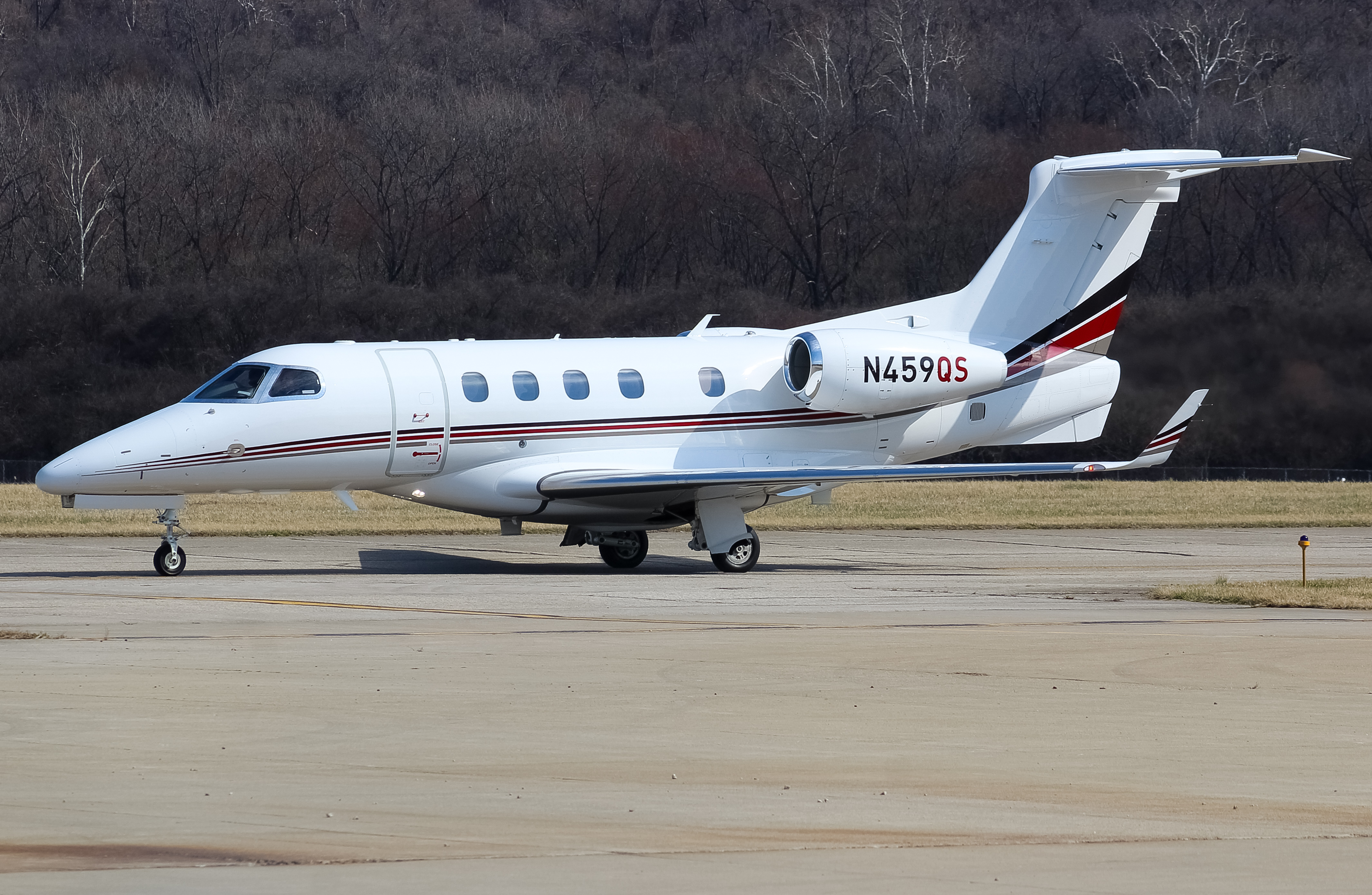 Full size: NetJets Embraer Phenom 300 N459QS at Cincinnati Municipal Airport/Lunken Field
