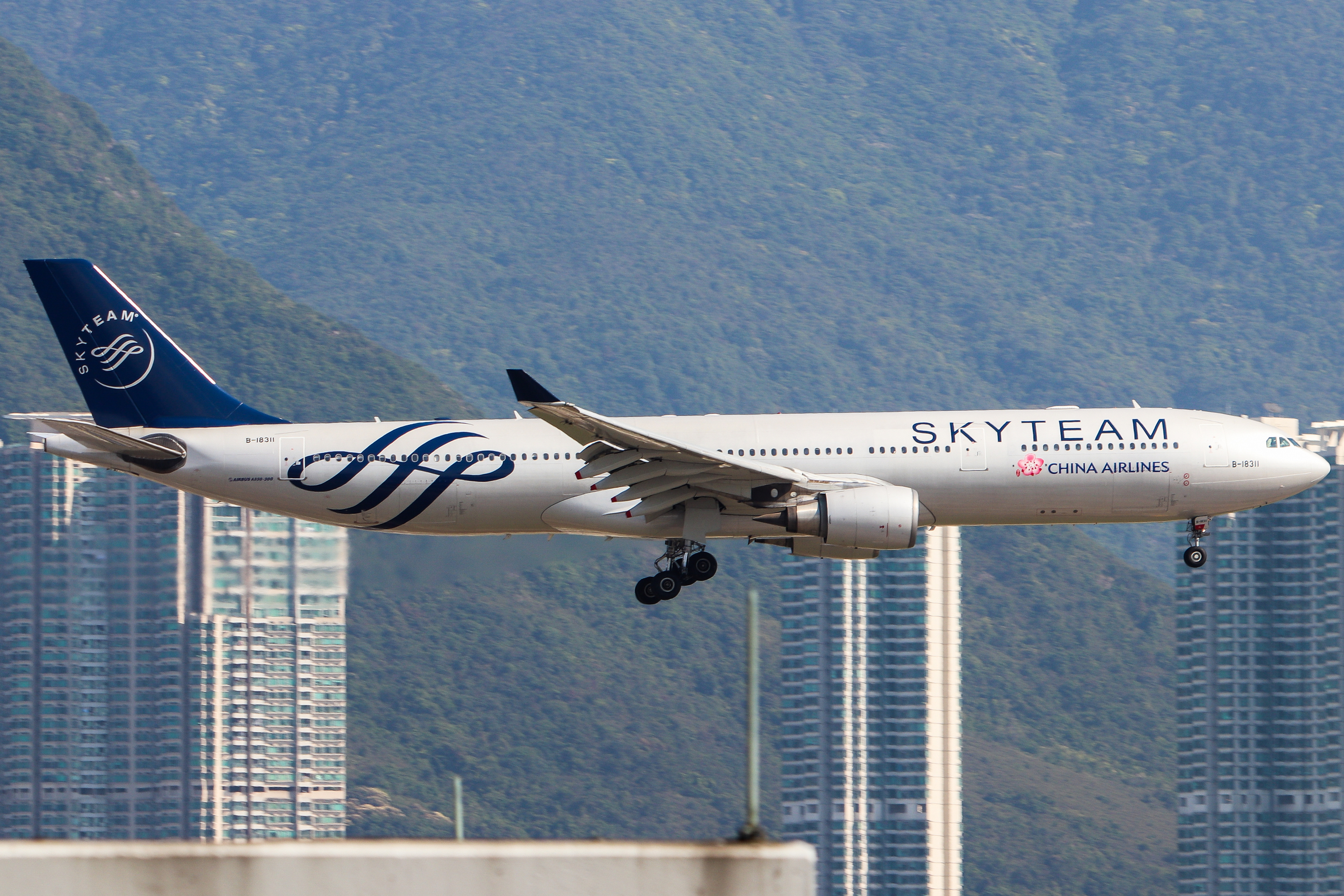 Full size: China Airlines Airbus A330-300 B-18311 at Hong Kong International Airport