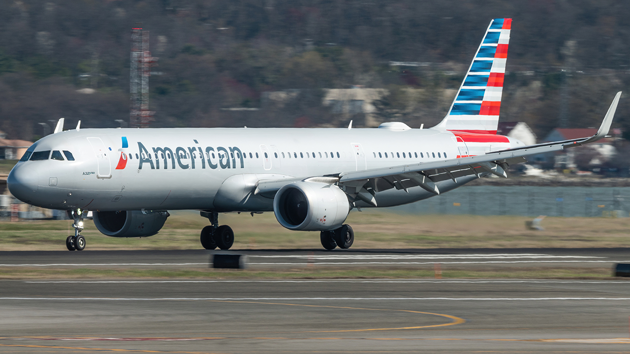 Full size: American Airlines Airbus A321NEO N433AN at Ronald Reagan National Airport
